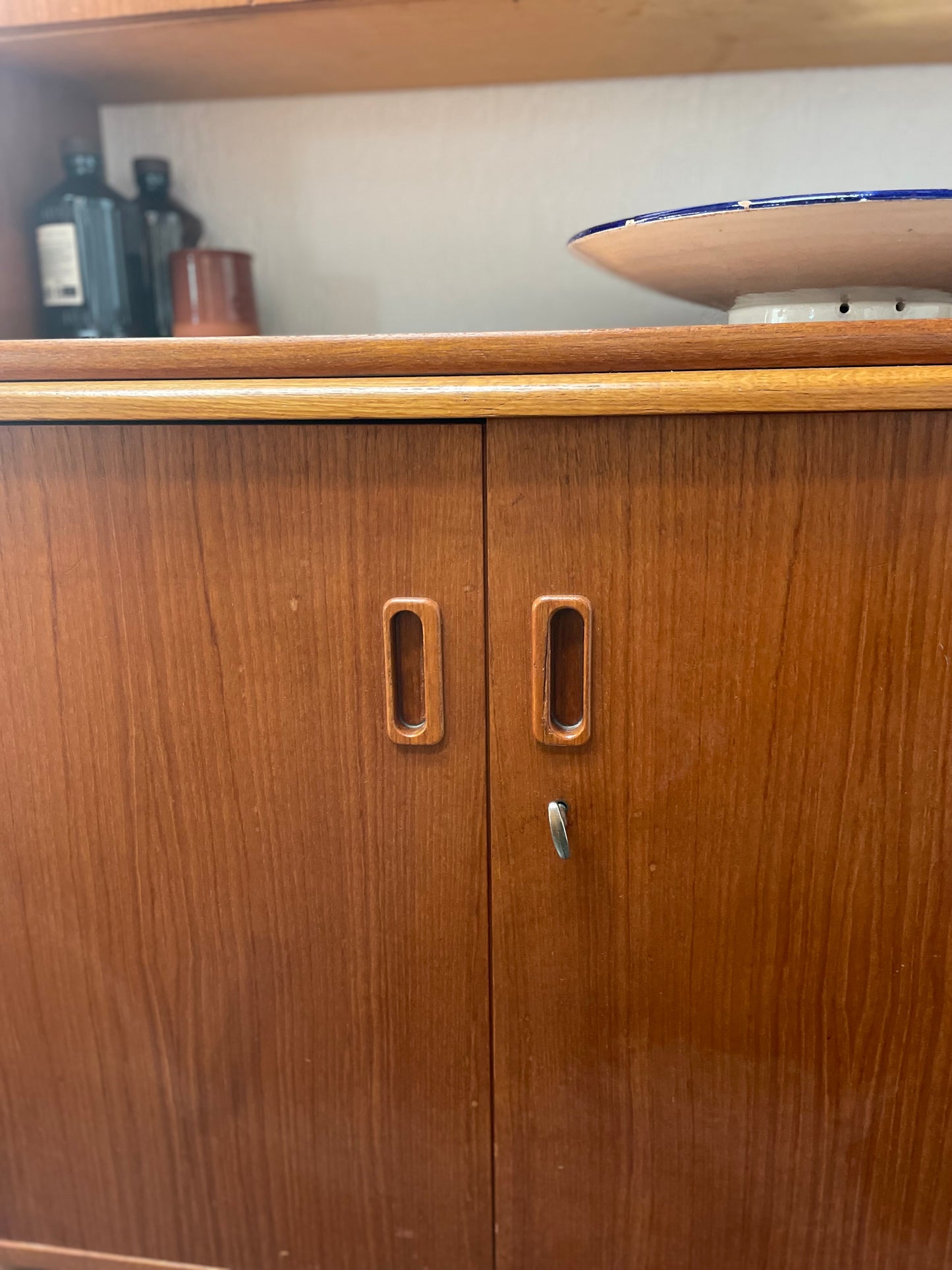 Vaisselier scandinave vintage en teck – Années 1960