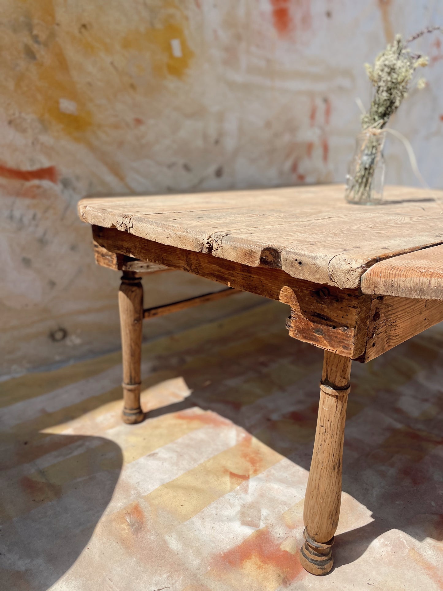 Table basse rustique en bois ancien