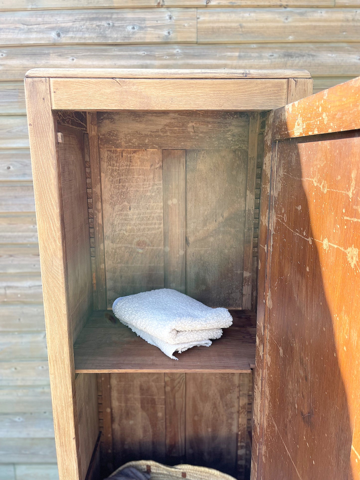 « Homme de Fleurs» , Armoire vintage bois brut, 1 porte