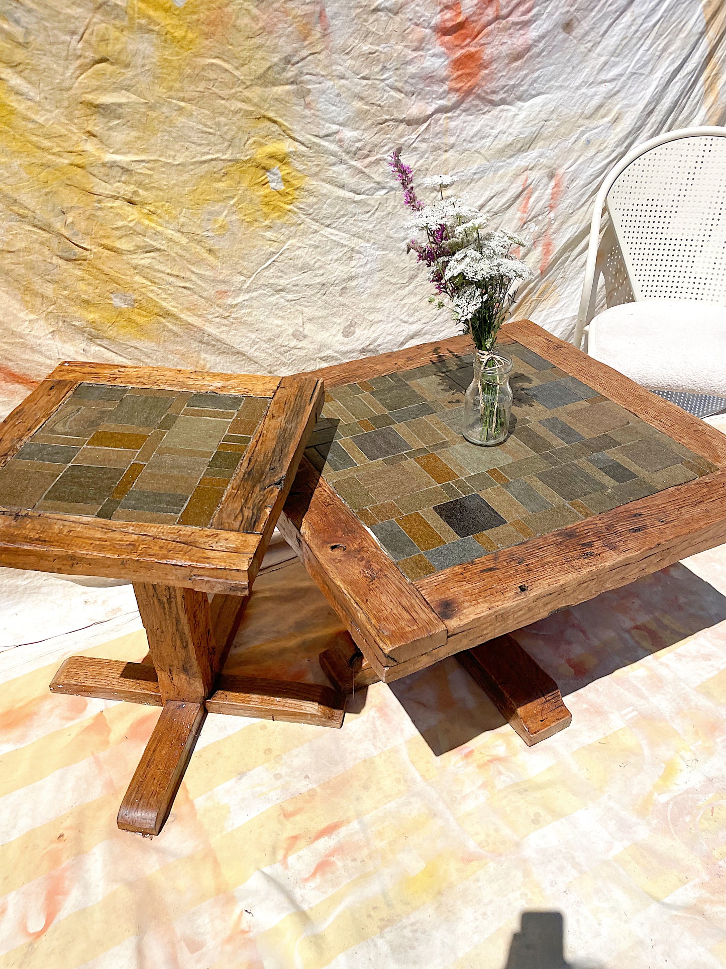 Ensemble de Tables basses en bois massif et grès naturel
