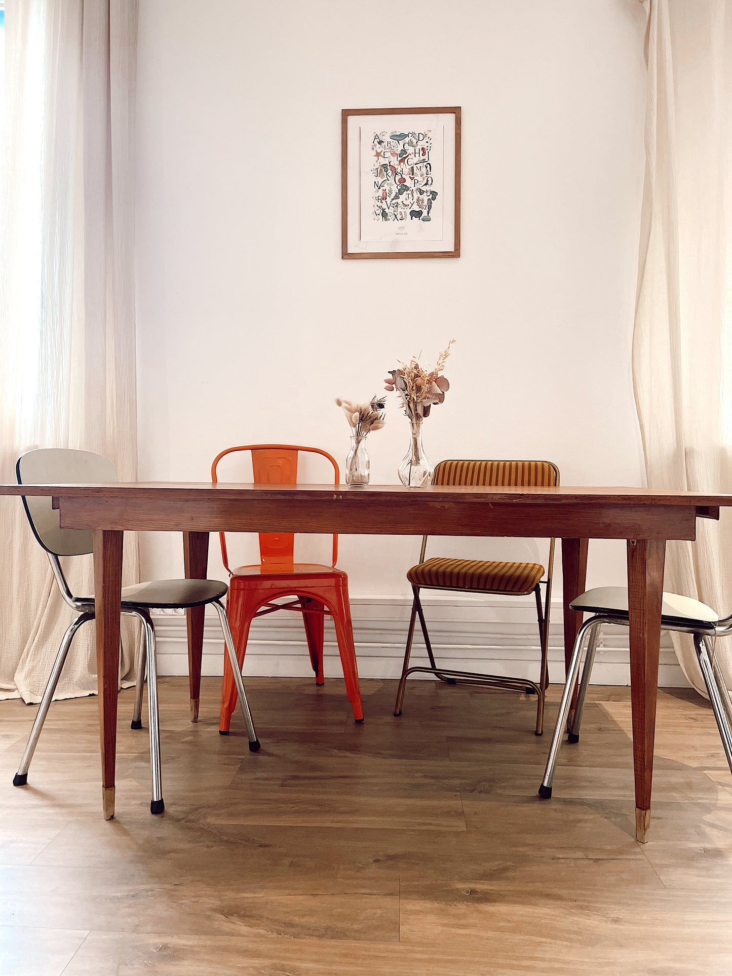 Table vintage annees 60 style svandinave avec rallonges