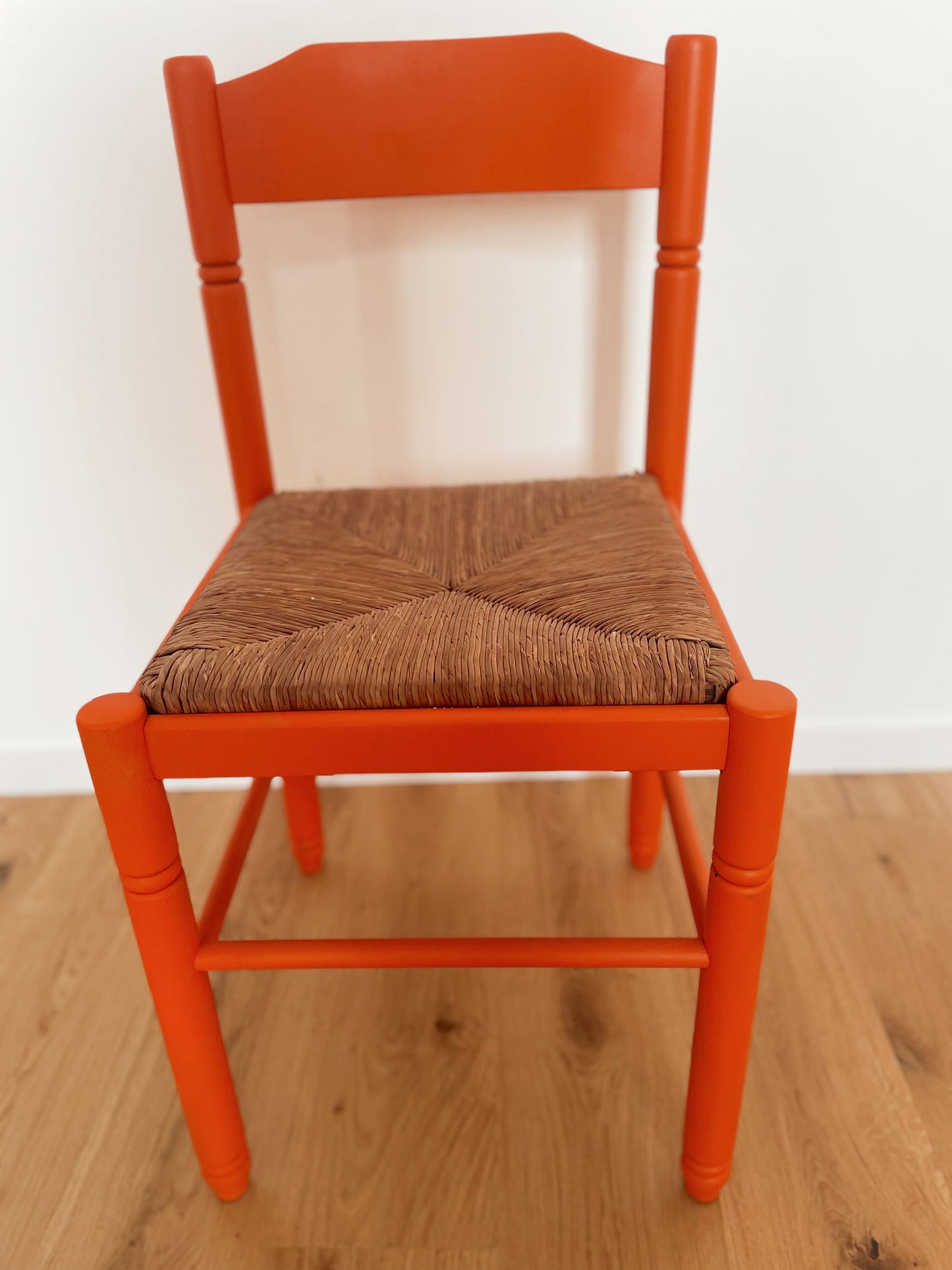 Chaise « Orange Mecanique » bois et paille