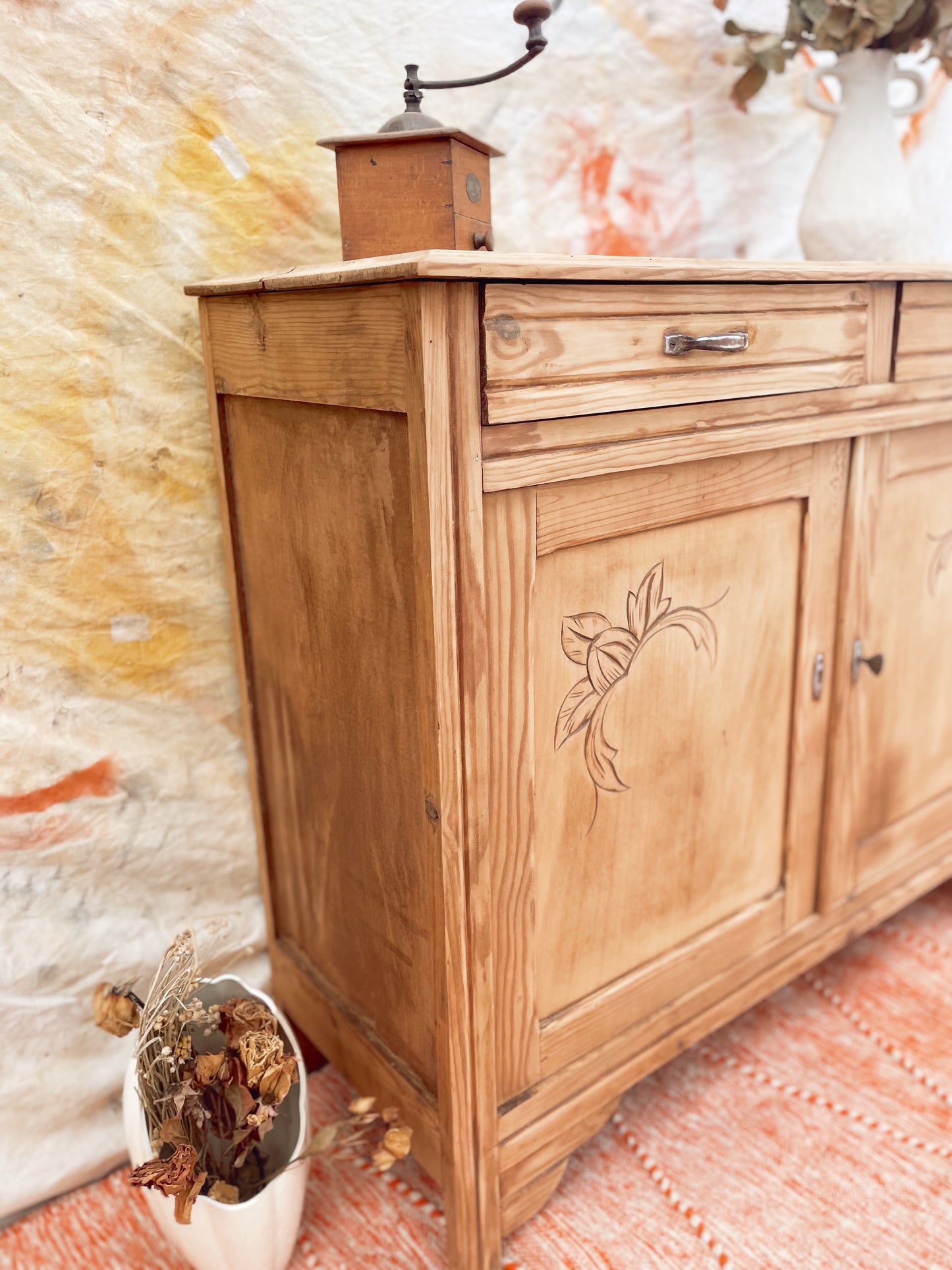 Magnifique petit buffet parisien bohème art deco bois brut décapé