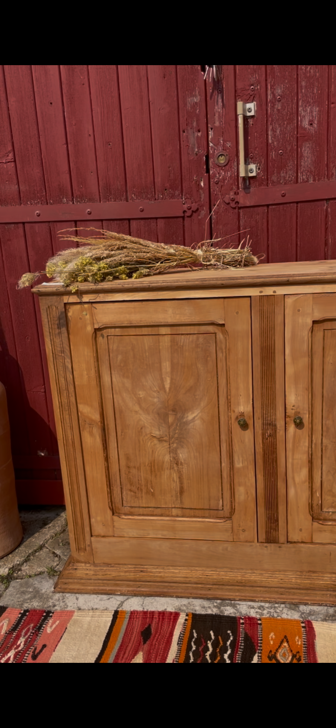Buffet parisien en bois massif brut et décapé