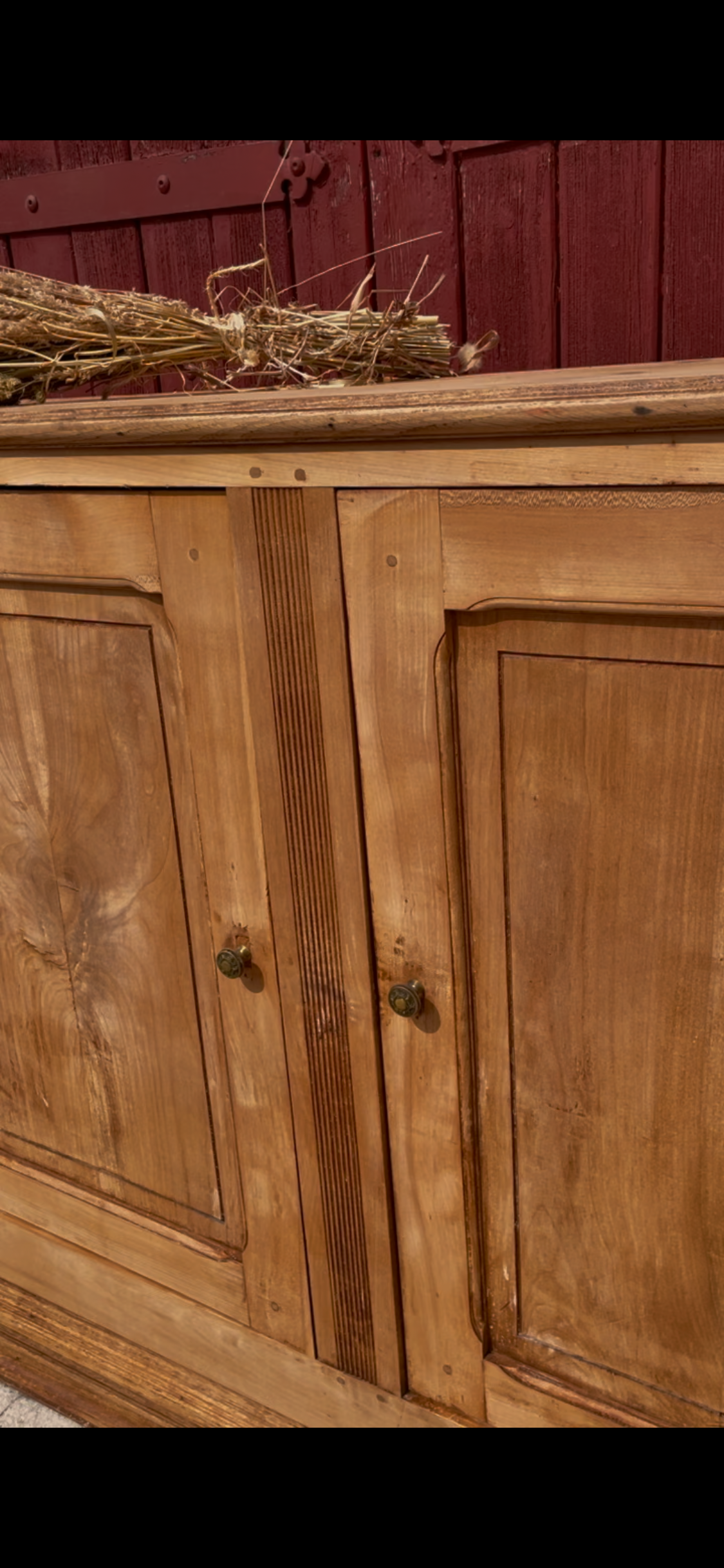 Buffet parisien en bois massif brut et décapé