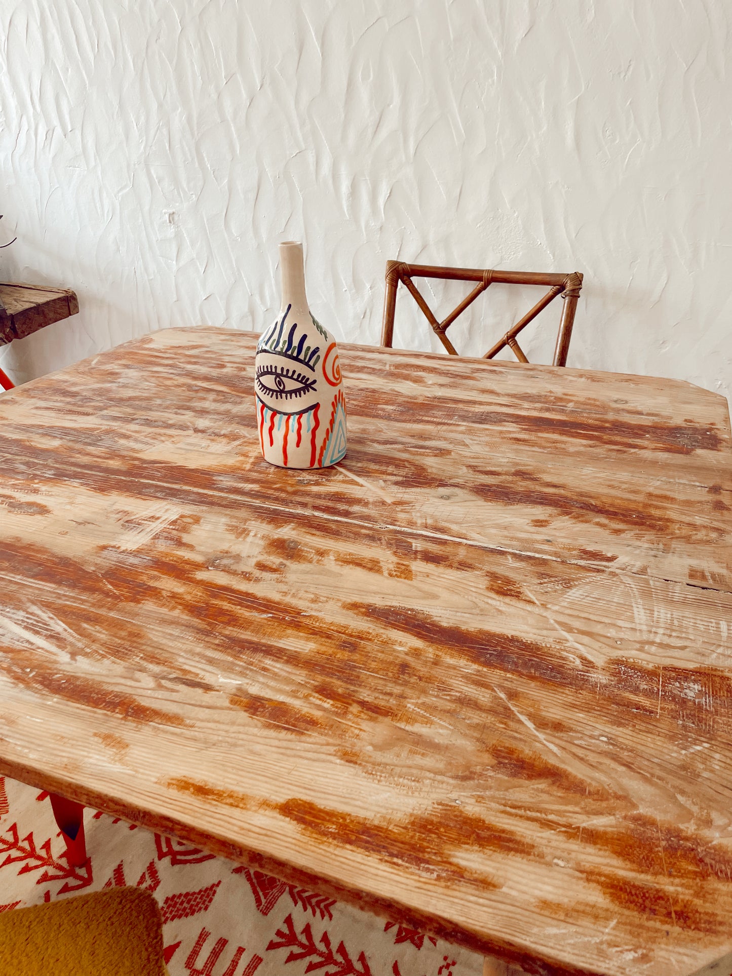 Table à manger carré vintage et rustique en bois