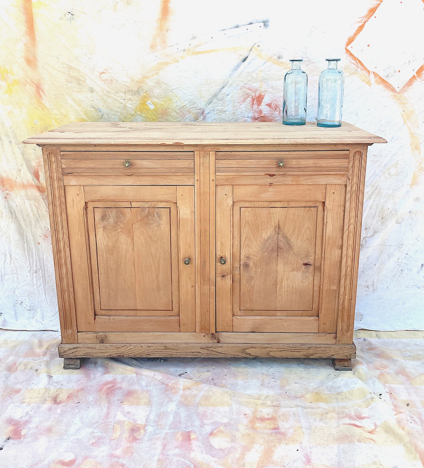 Buffet parisien boheme & vintage en bois brut decapé