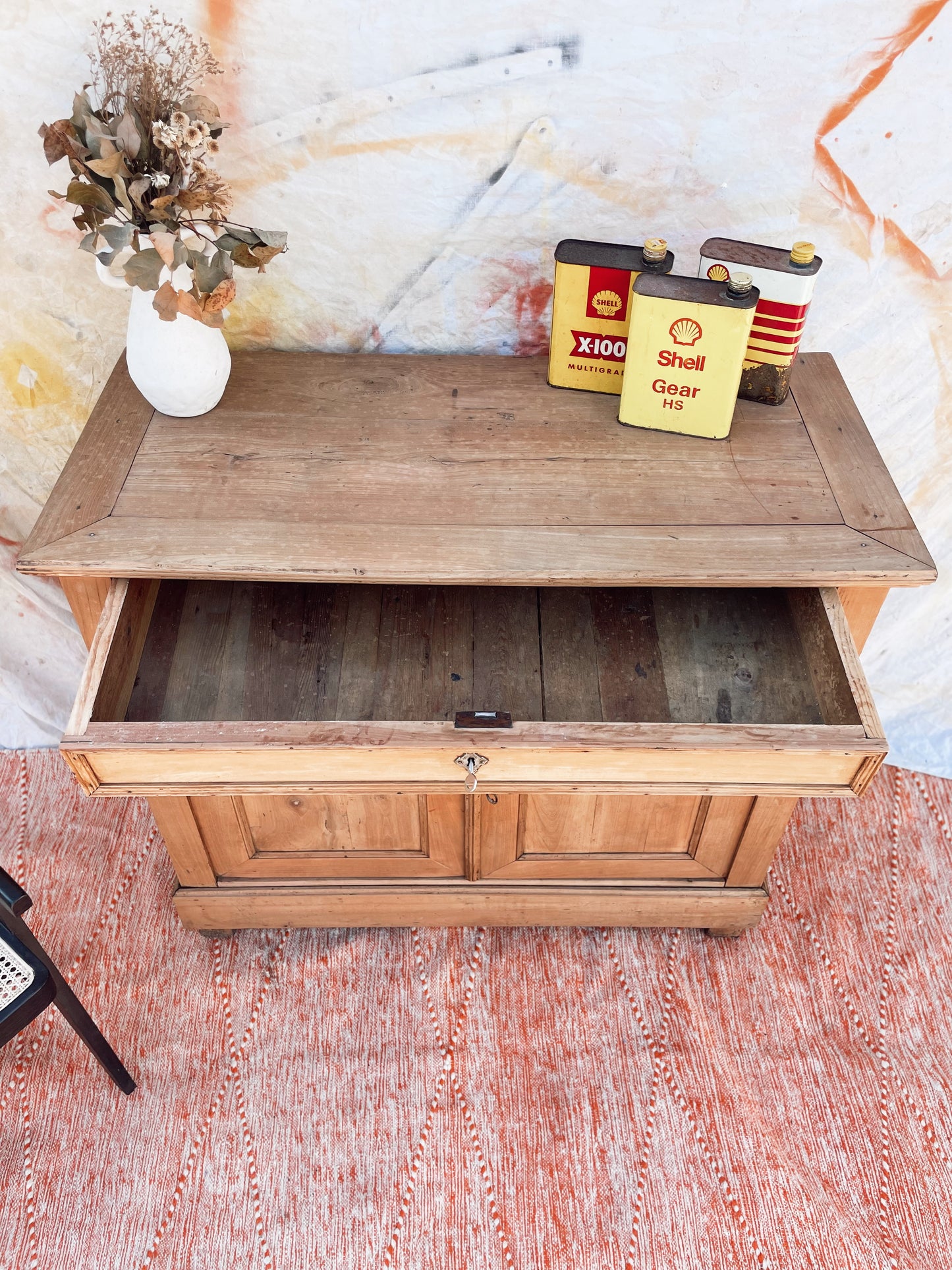 Buffet vintage et classique en bois brut