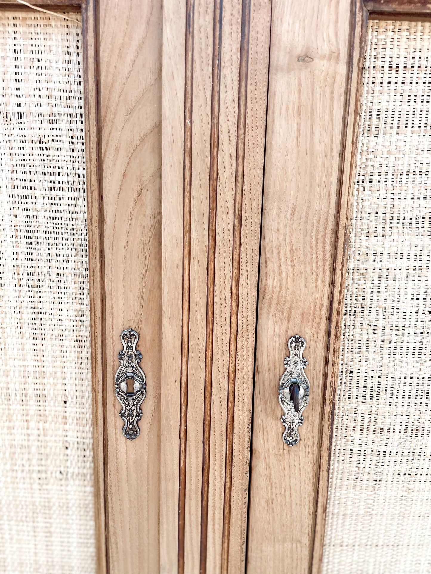 Buffet vaisselier parisien Bois Brut et Raphia