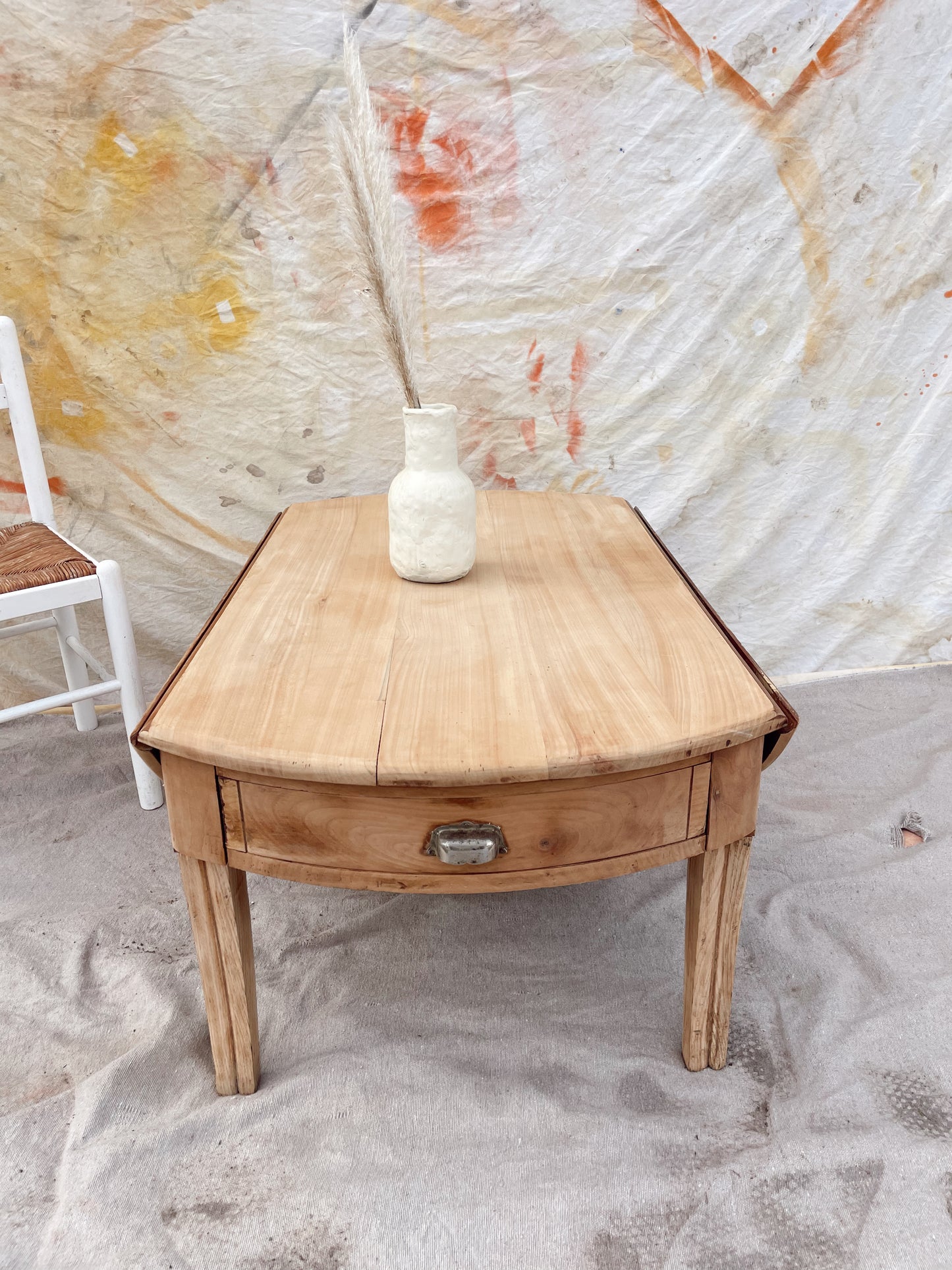 « Dumbo », table basse ronde vintage pieds courbés