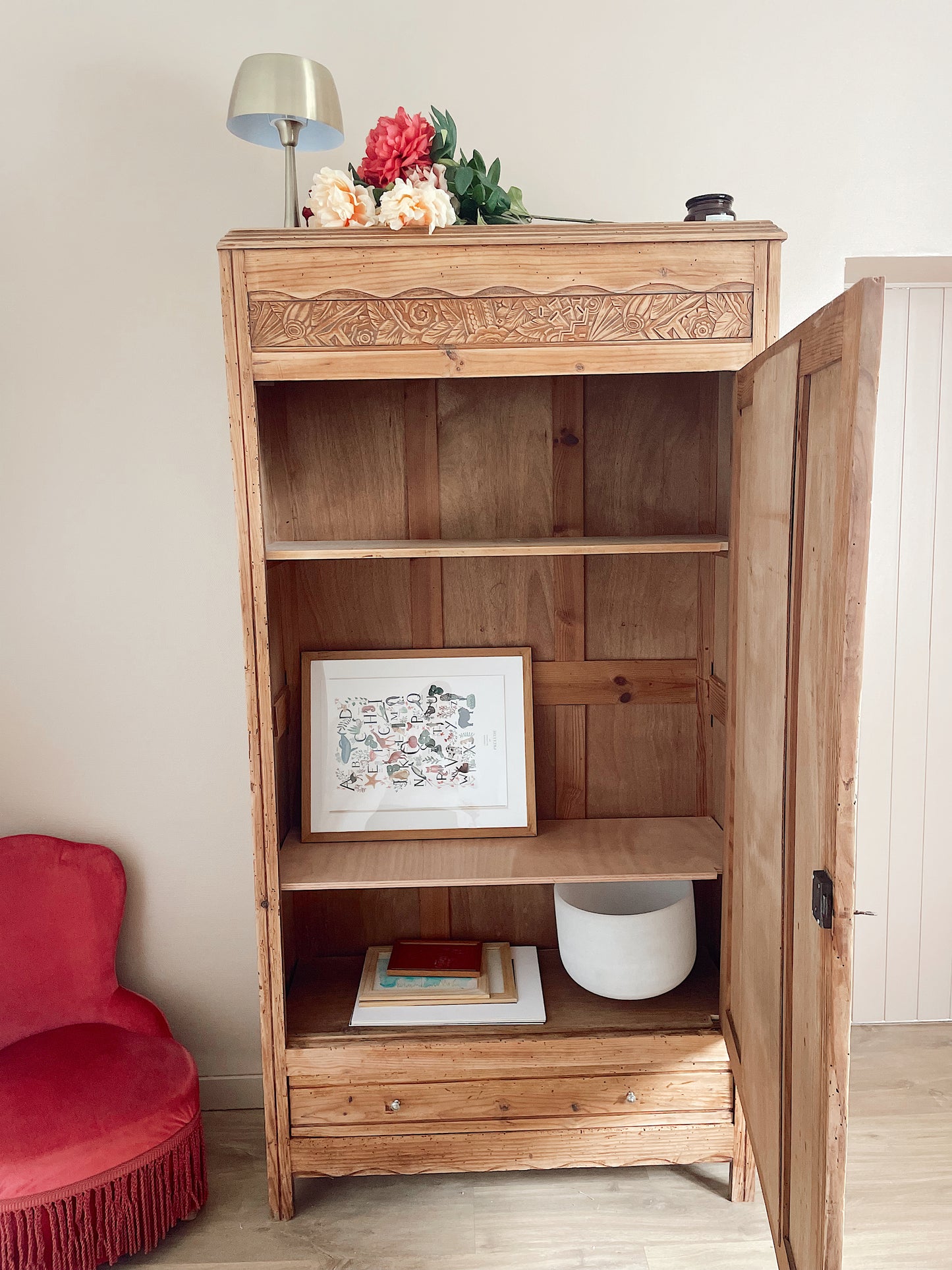 Armoire parisienne vintage art deco avec miroir