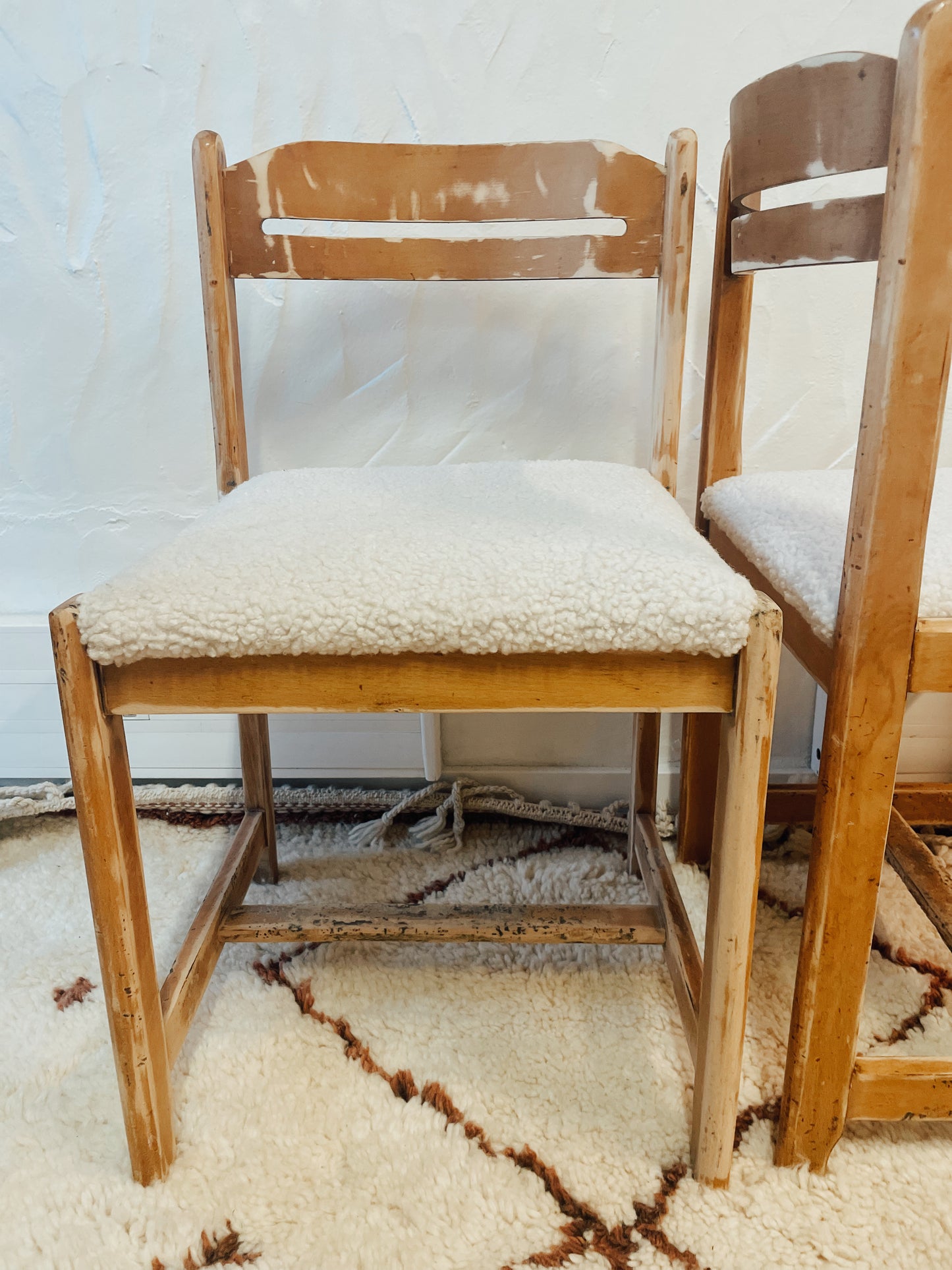 Chaise traineau vintage bois et tissu bouclette