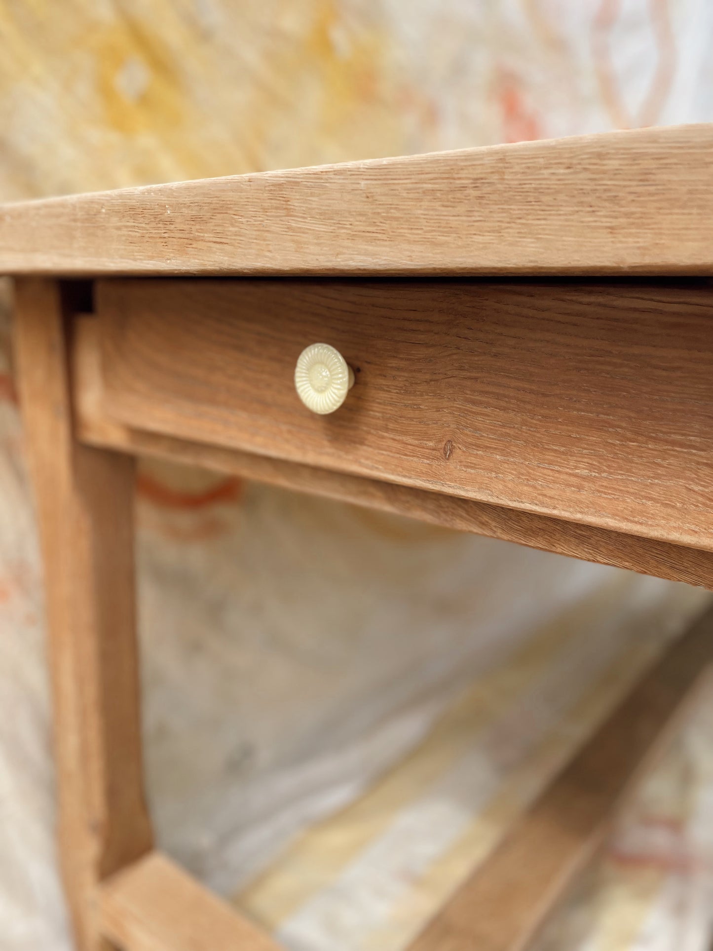 Grande table de ferme en bois décapé – 220 x 90 cm