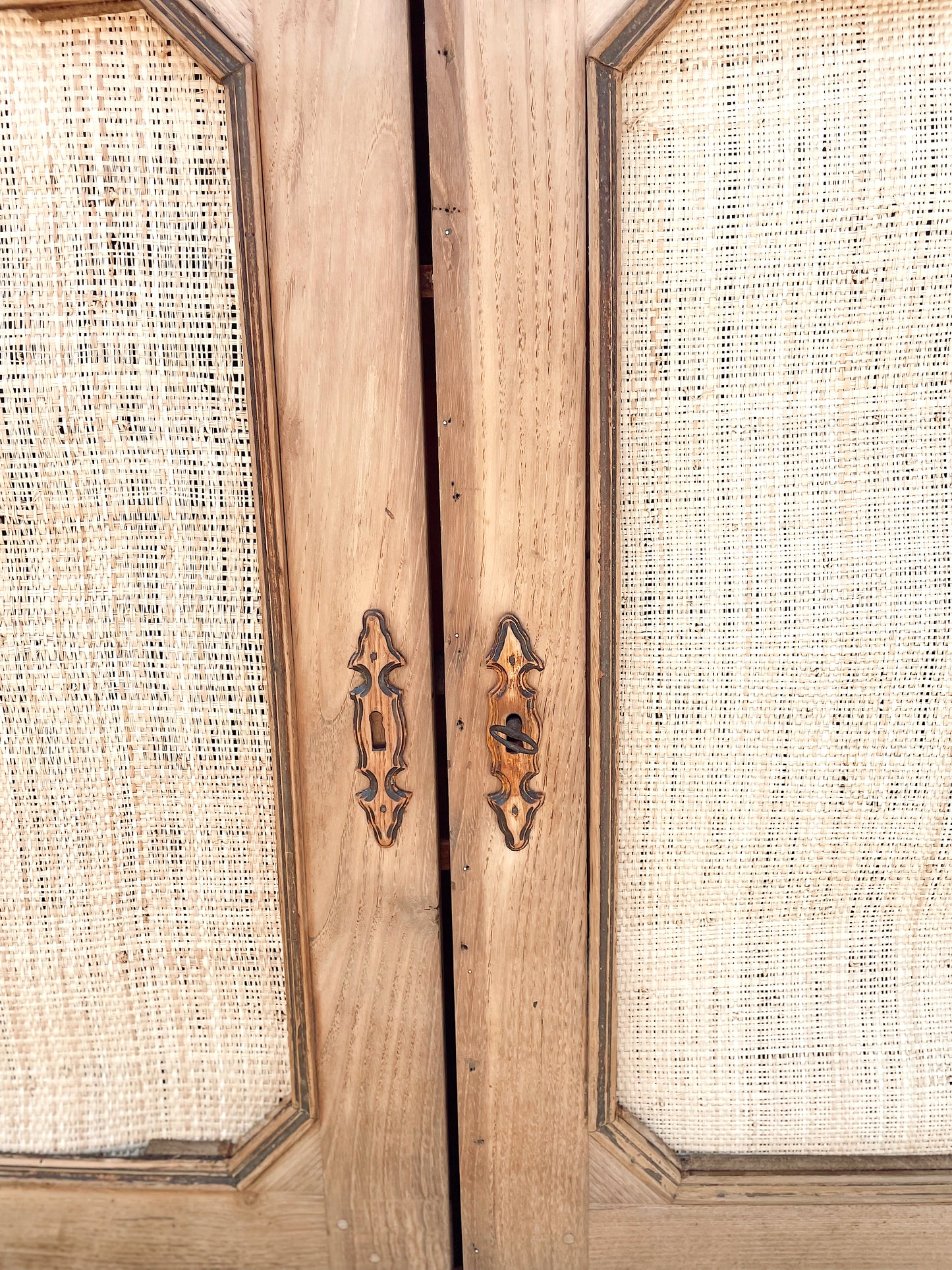 Buffet vaisselier parisien Bois Brut et Raphia