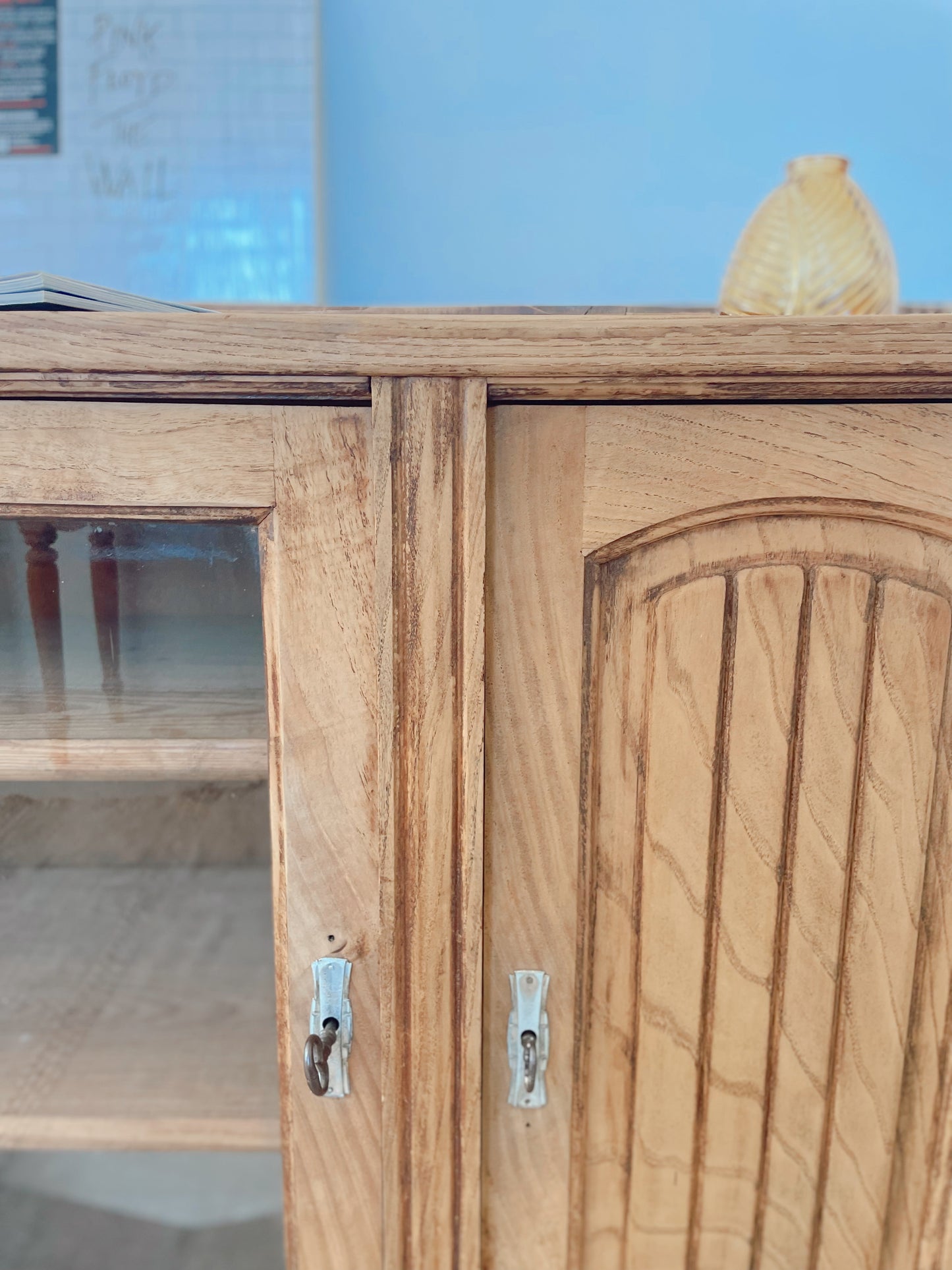 Buffet en bois brut vintage