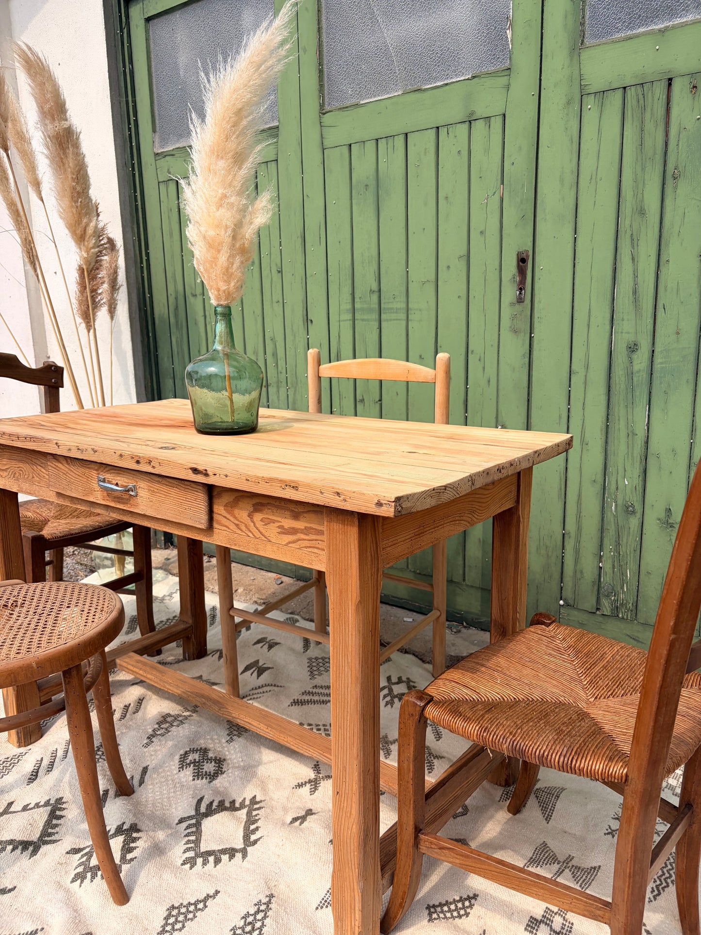 Petite table de ferme en bois massif – Idéale cuisine ou petits espaces