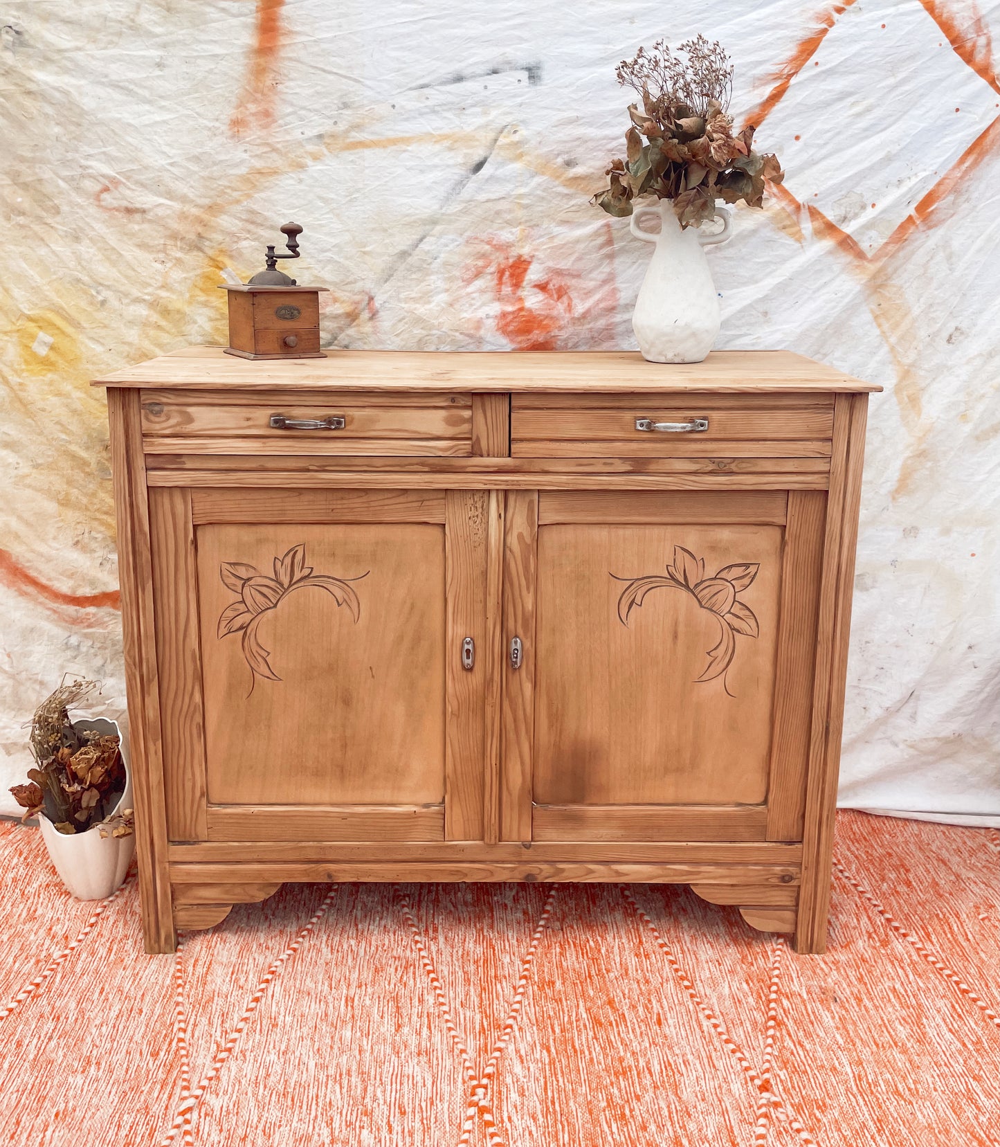 Magnifique petit buffet parisien bohème art deco bois brut décapé