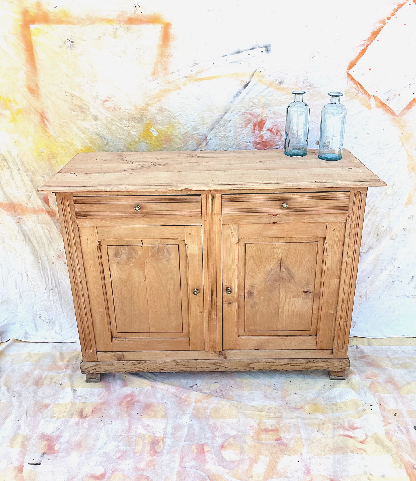 Buffet parisien boheme & vintage en bois brut decapé