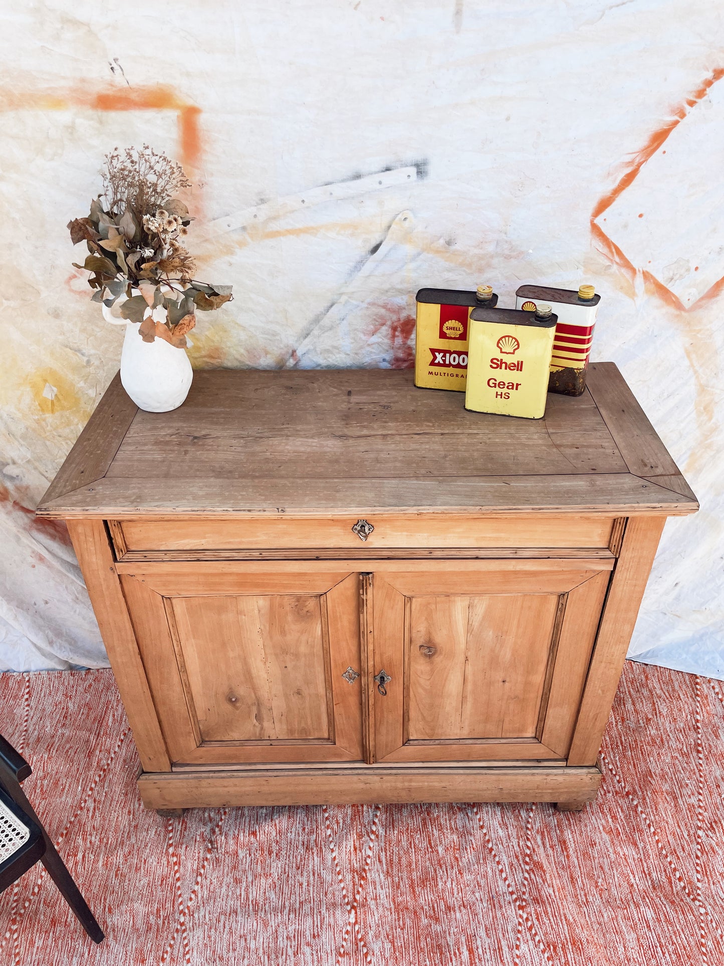 Buffet vintage et classique en bois brut
