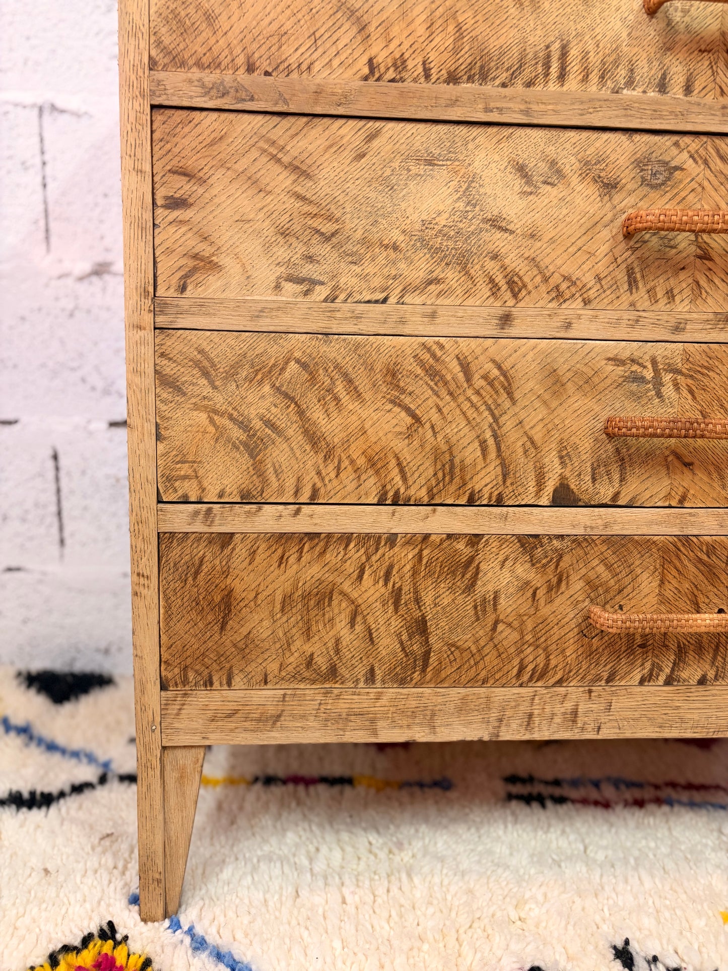 Commode vintage chêne 4 tiroirs, patine Léopard