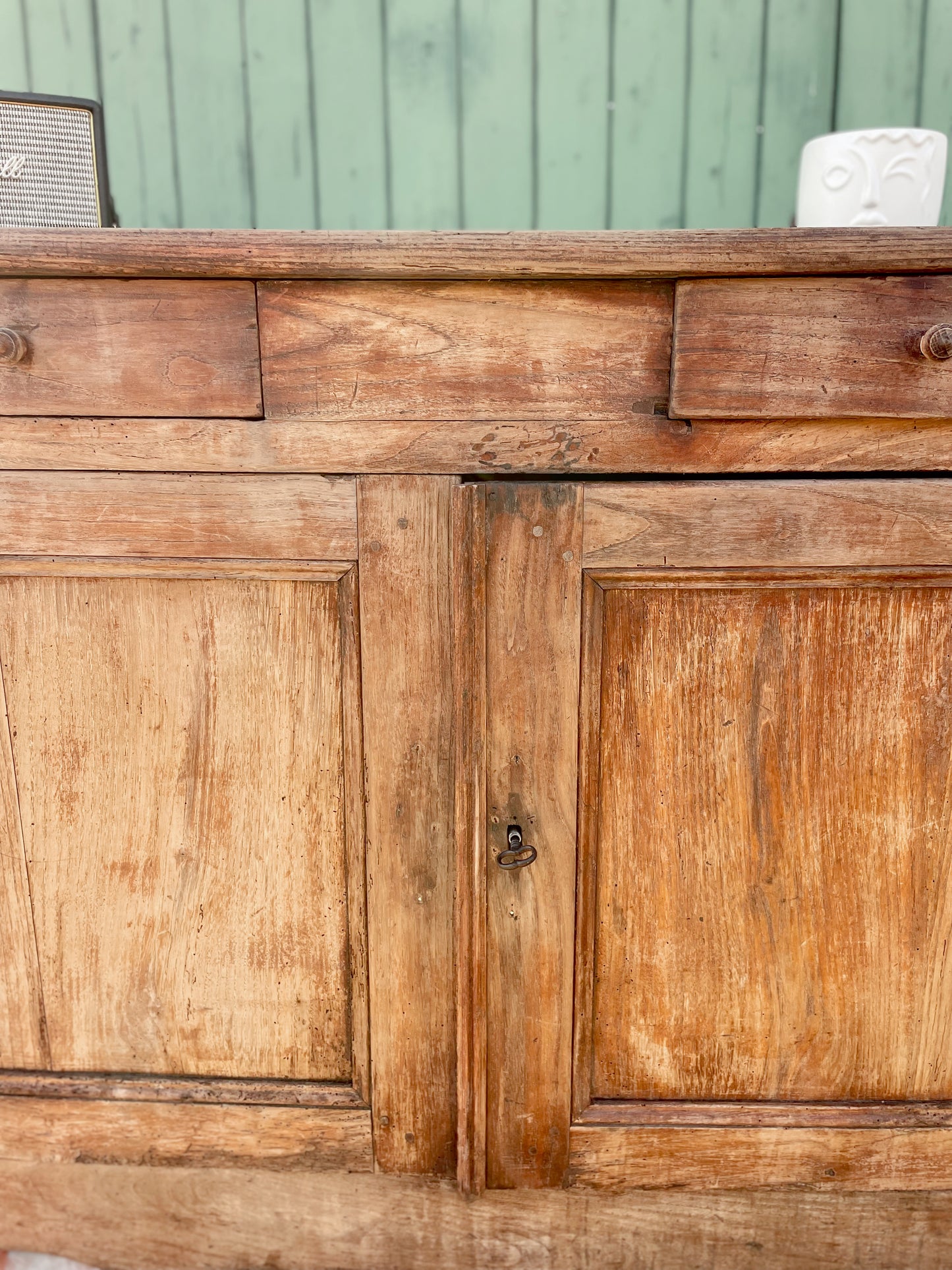 Buffet rustique patiné