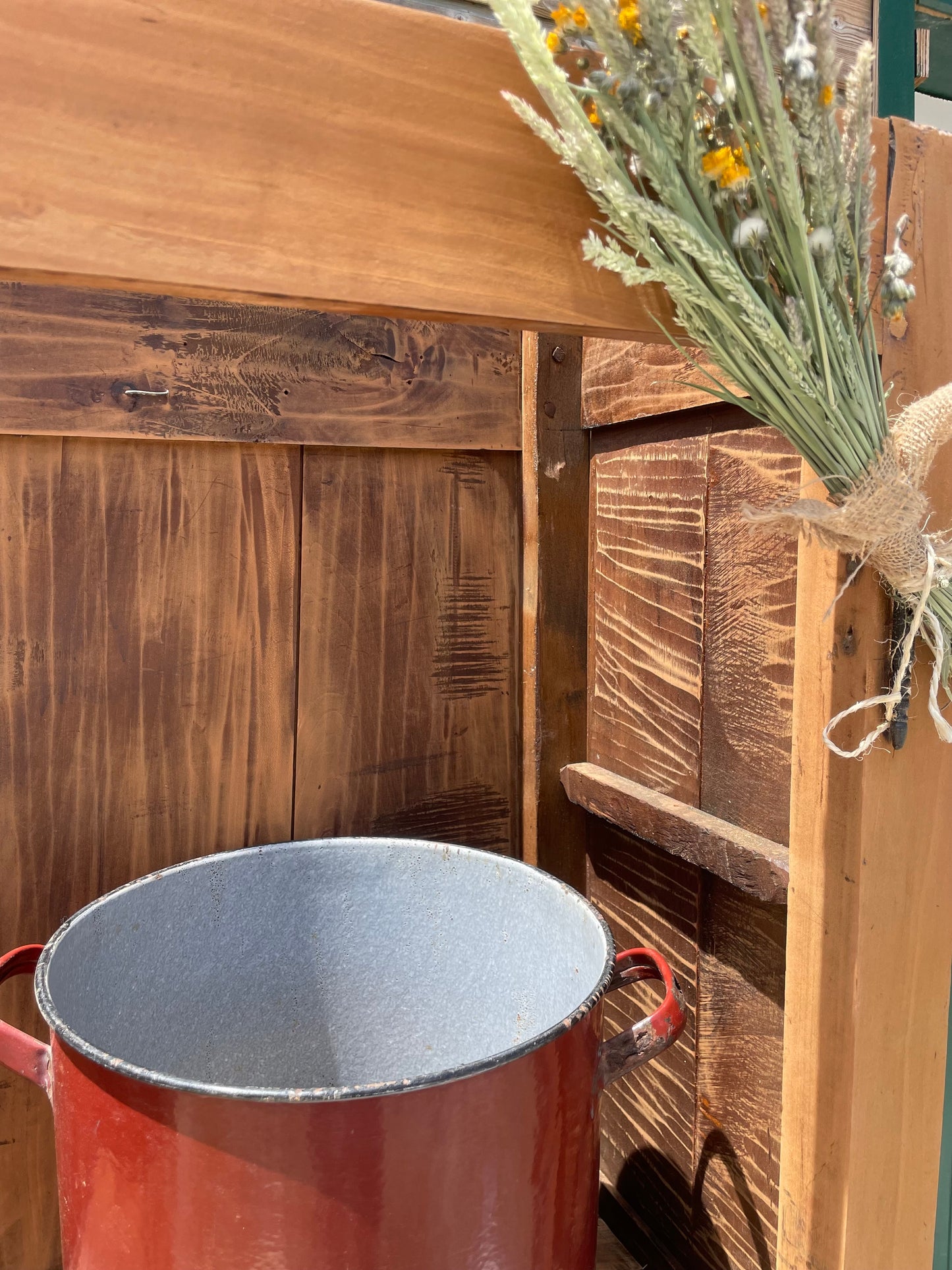Armoire / vaisselier / bibliothèque vintage en bois brut
