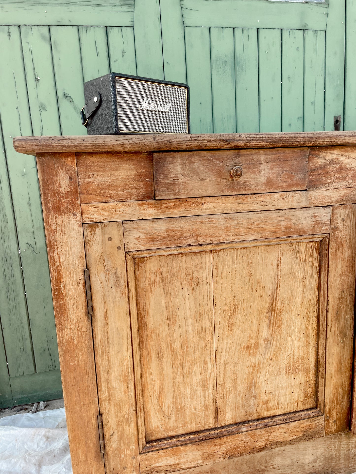 Buffet rustique patiné
