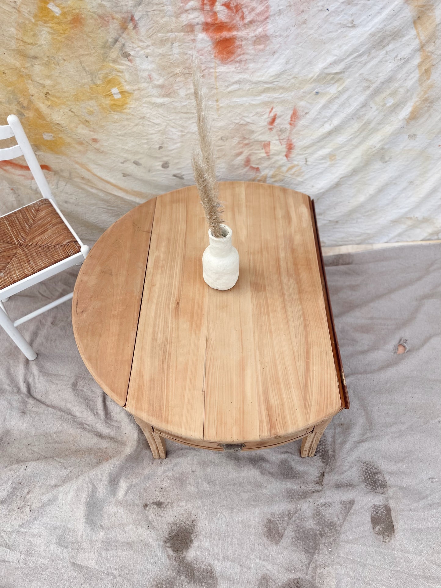 « Dumbo », table basse ronde vintage pieds courbés