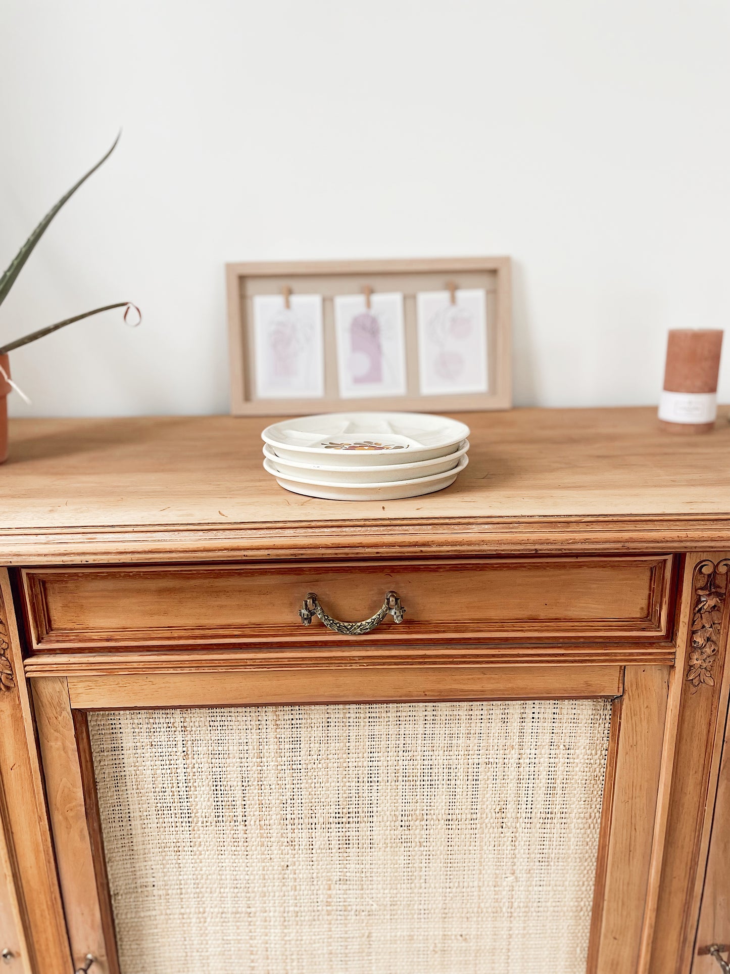 Buffet vintage 3 portes en bois et raphia