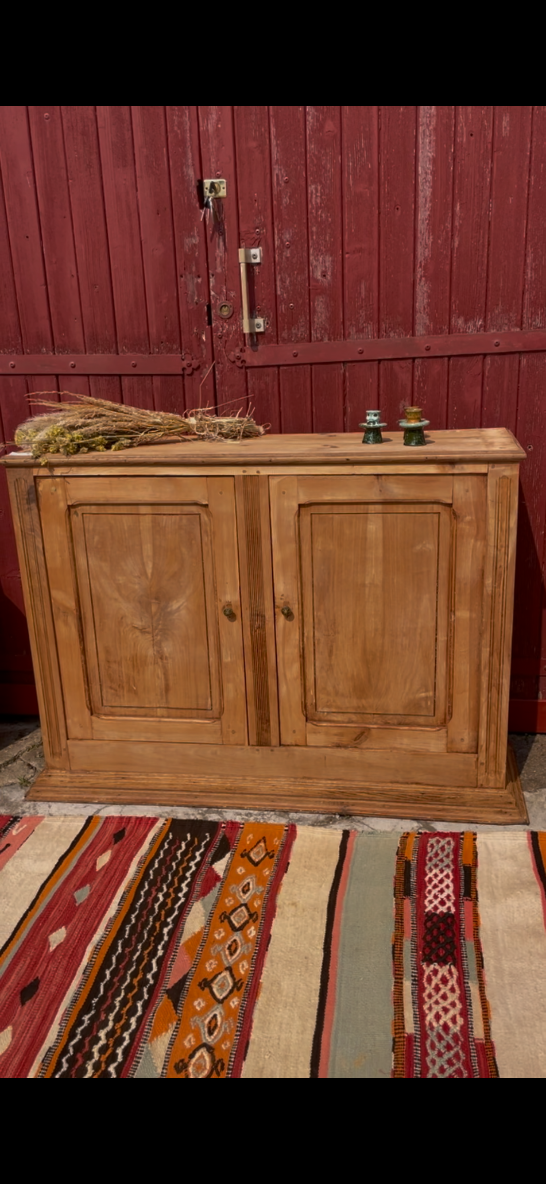Buffet parisien en bois massif brut et décapé