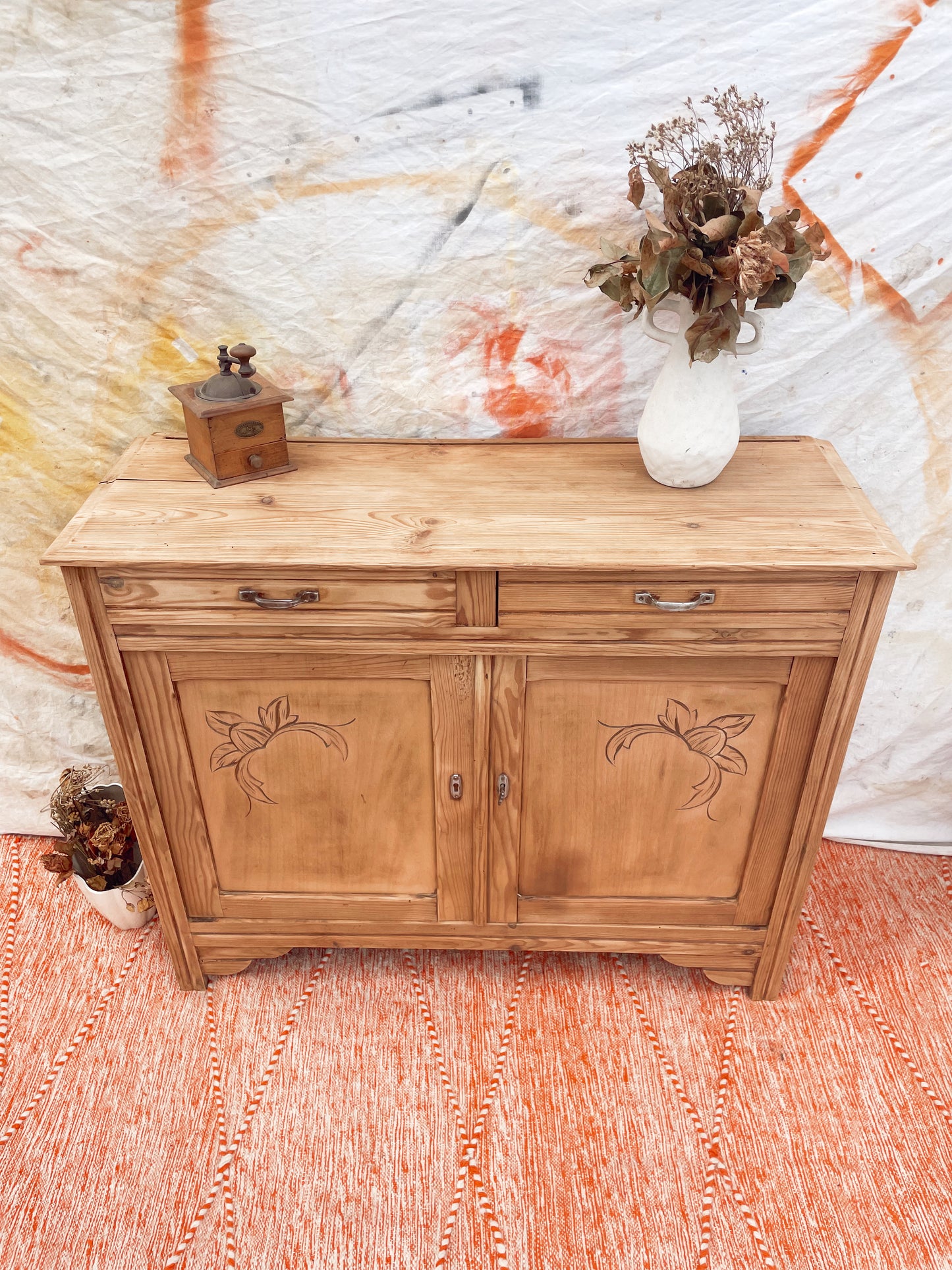 Magnifique petit buffet parisien bohème art deco bois brut décapé