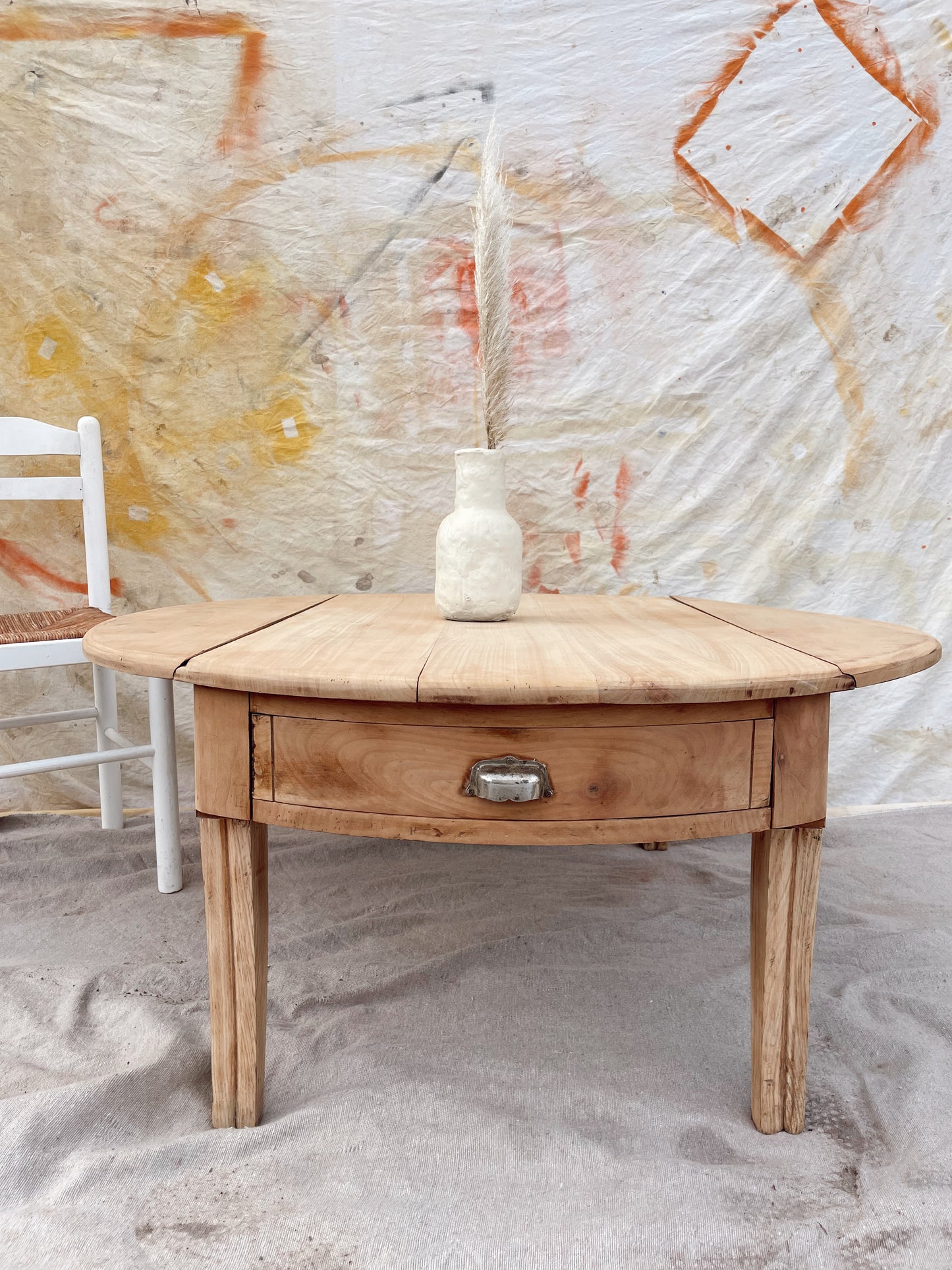 « Dumbo », table basse ronde vintage pieds courbés