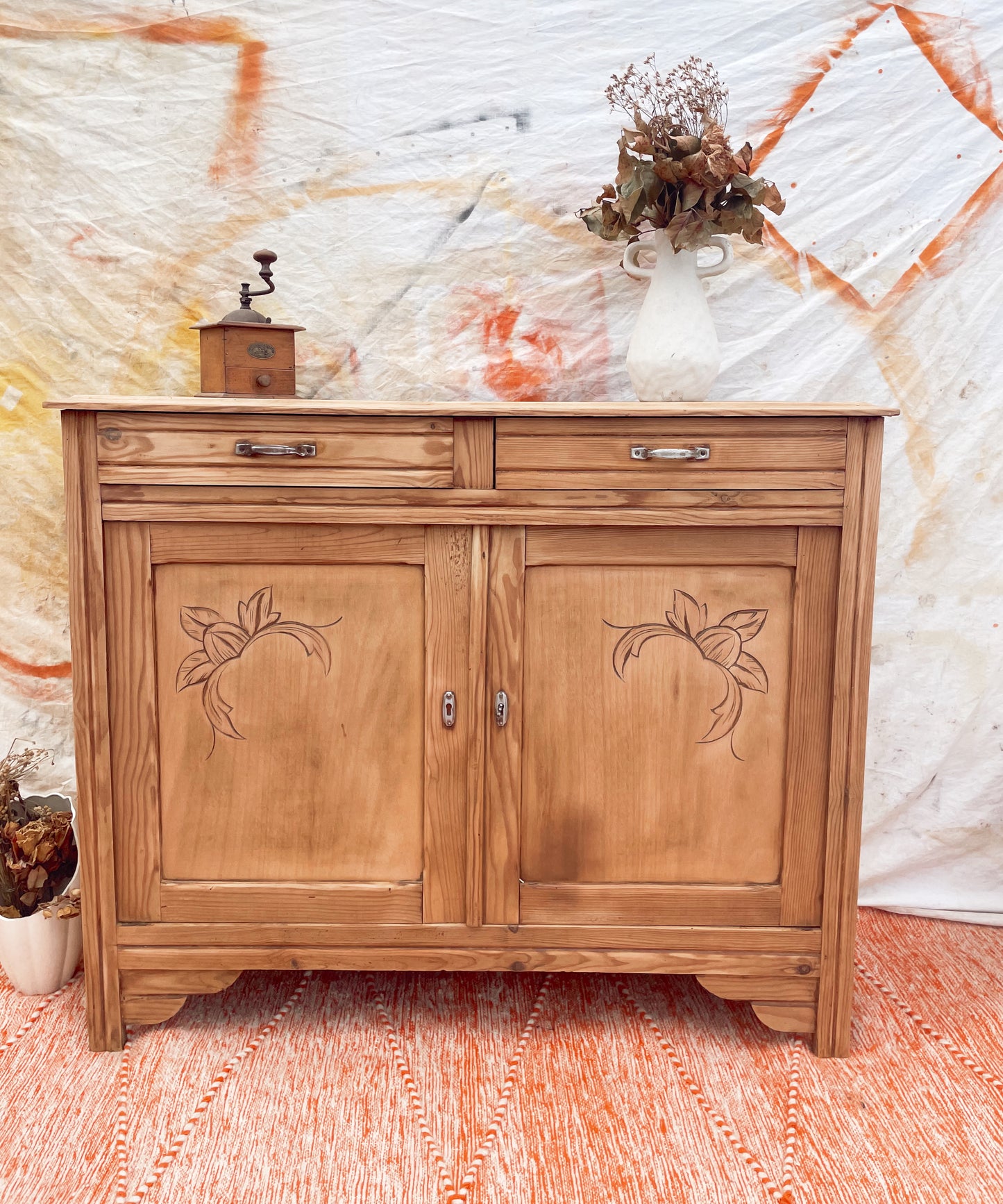 Magnifique petit buffet parisien bohème art deco bois brut décapé