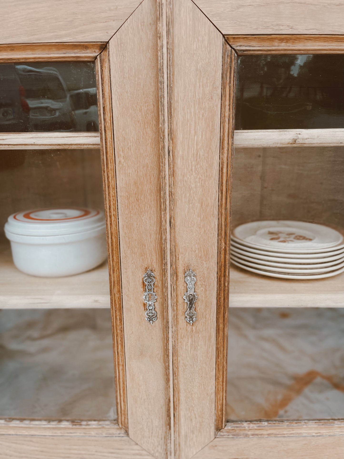 Buffet / vaisselier vitrine bois brut