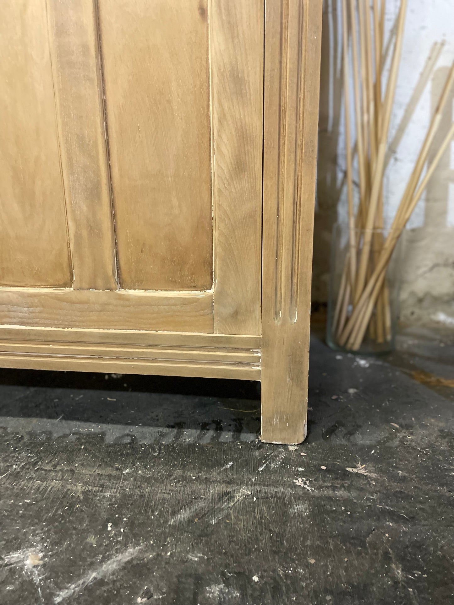 Armoire parisienne vintage en bois — années 50