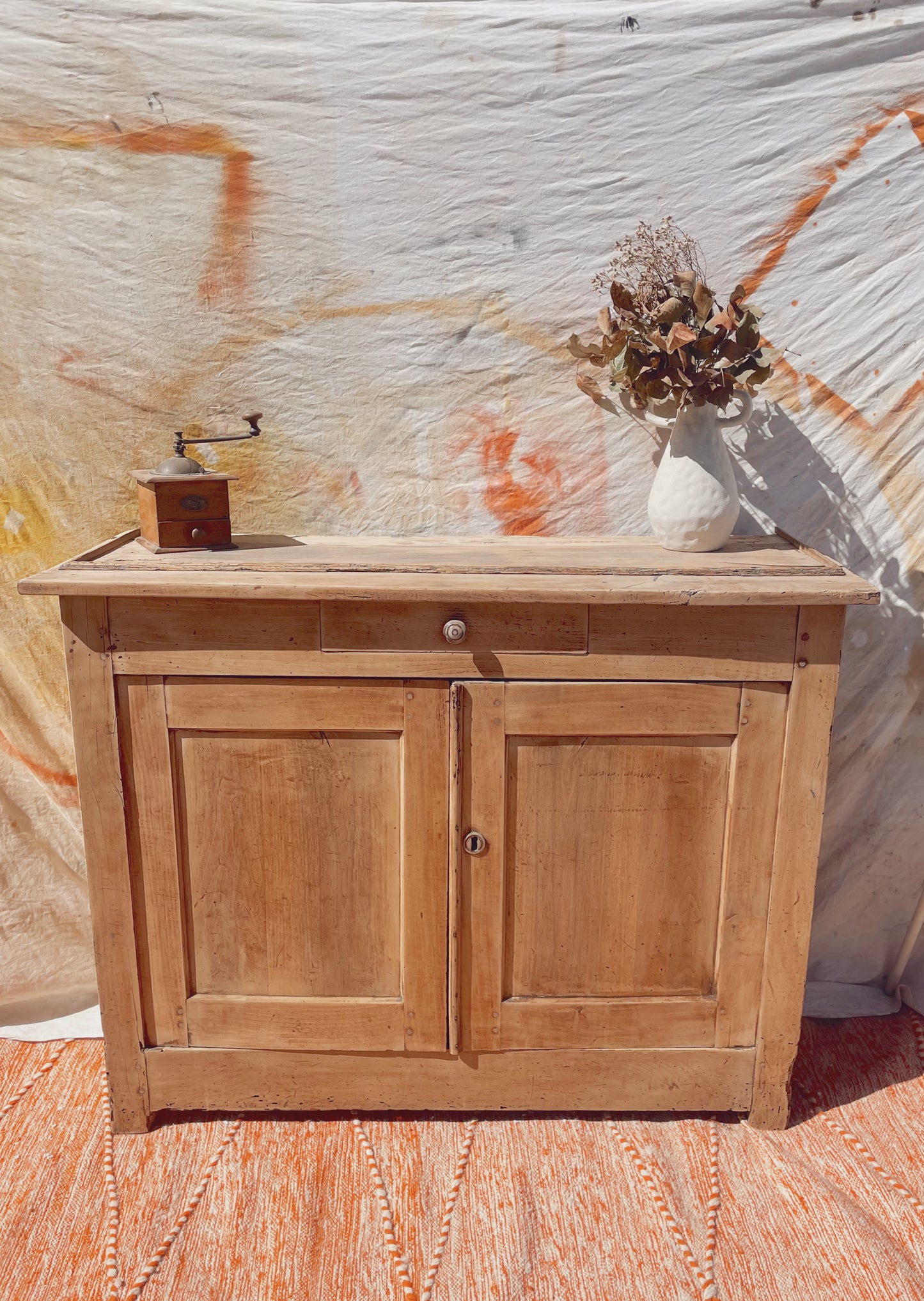 Buffet parisien vintage bois brut boheme et rustique