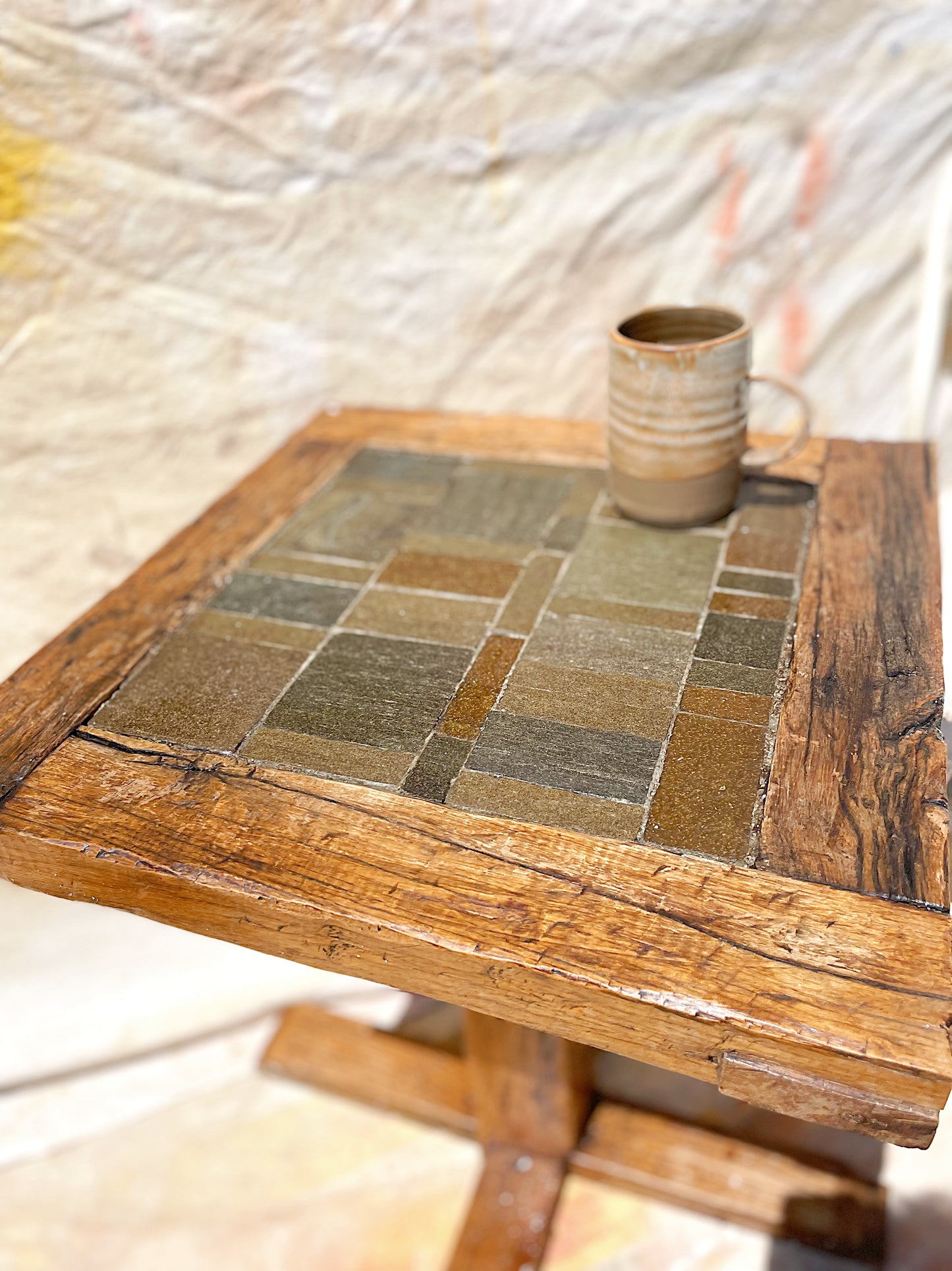 Ensemble de Tables basses en bois massif et grès naturel
