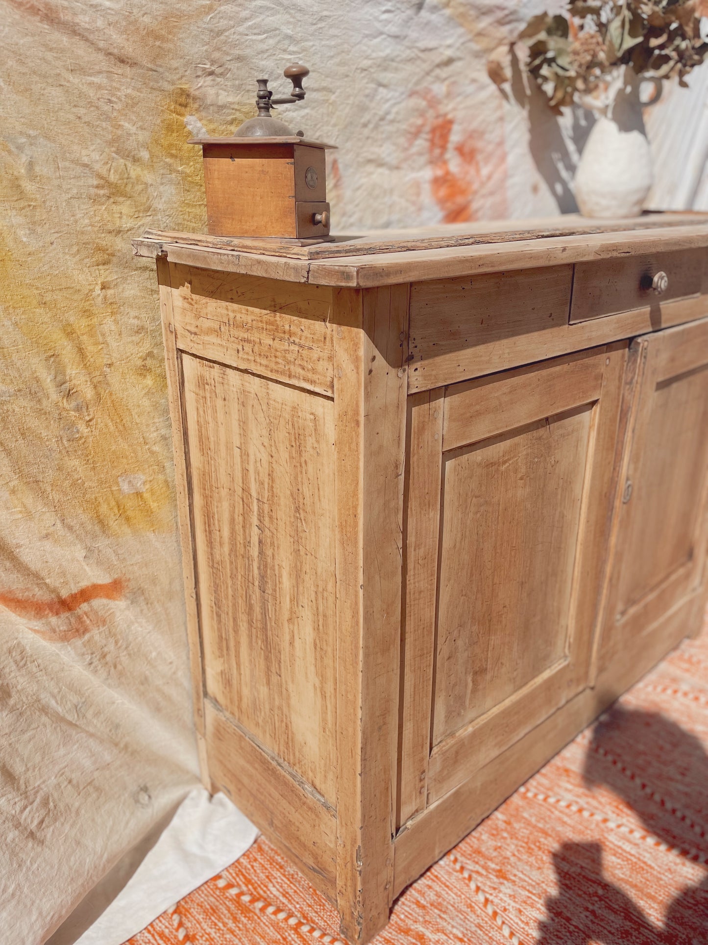 Buffet parisien vintage bois brut boheme et rustique