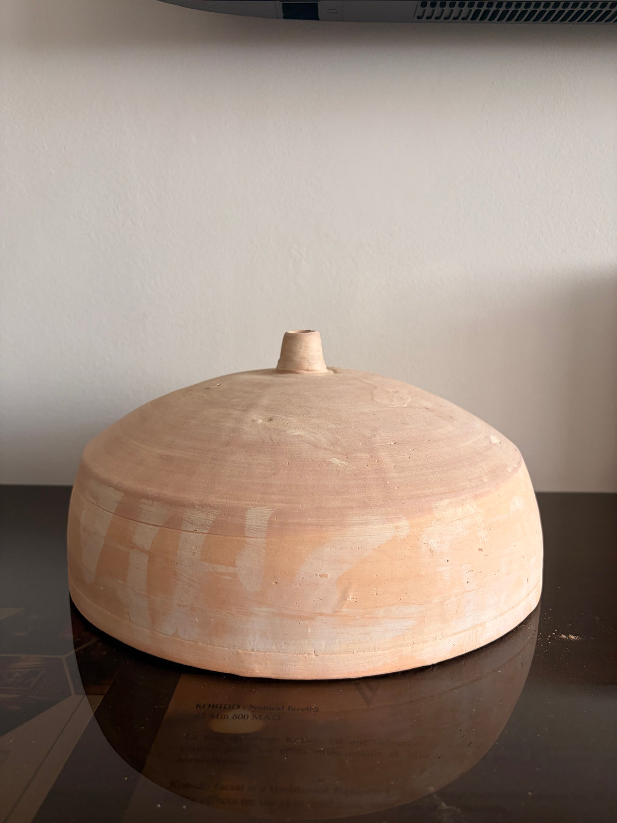Suspension artisanale en terre cuite « Ayla » – Ø31 × H15 cm