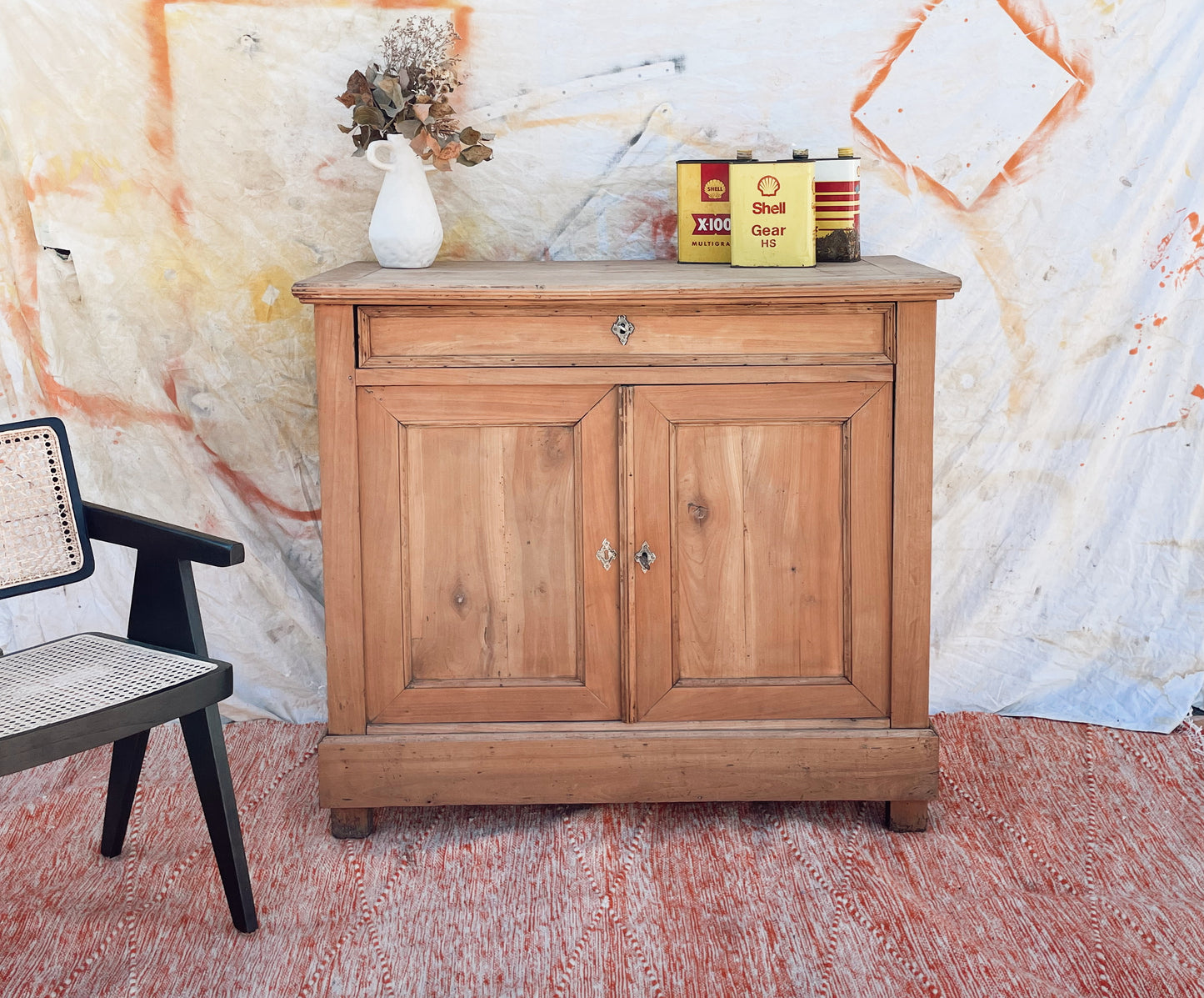 Buffet vintage et classique en bois brut