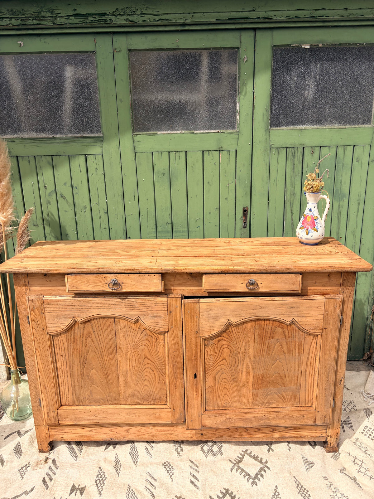 Buffet ancien en bois massif décapé – 160 cm