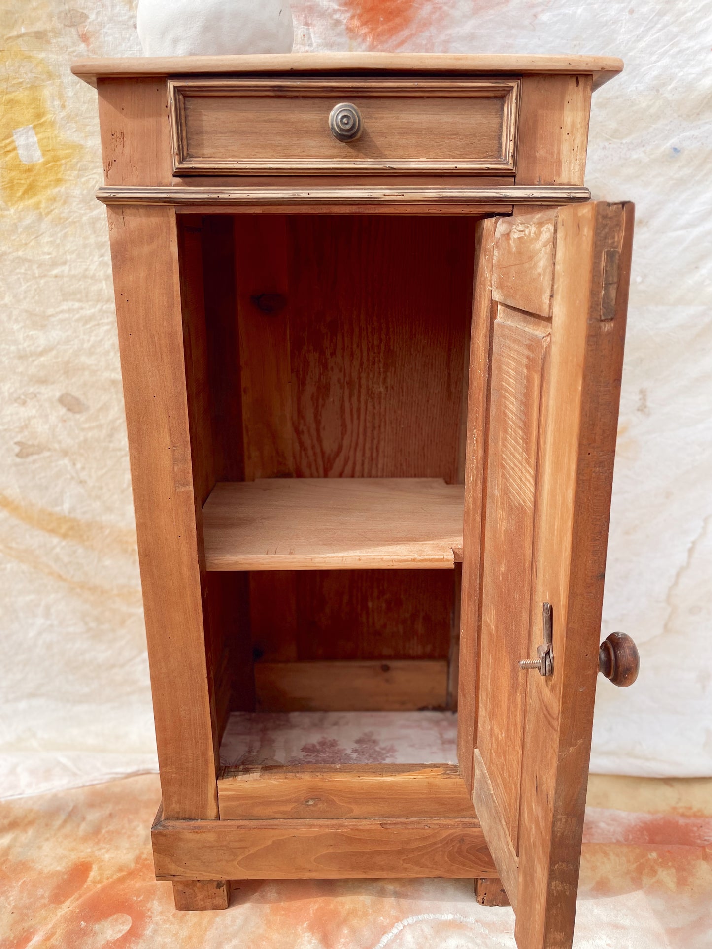 Petit meuble d’appoint vintage bois brut