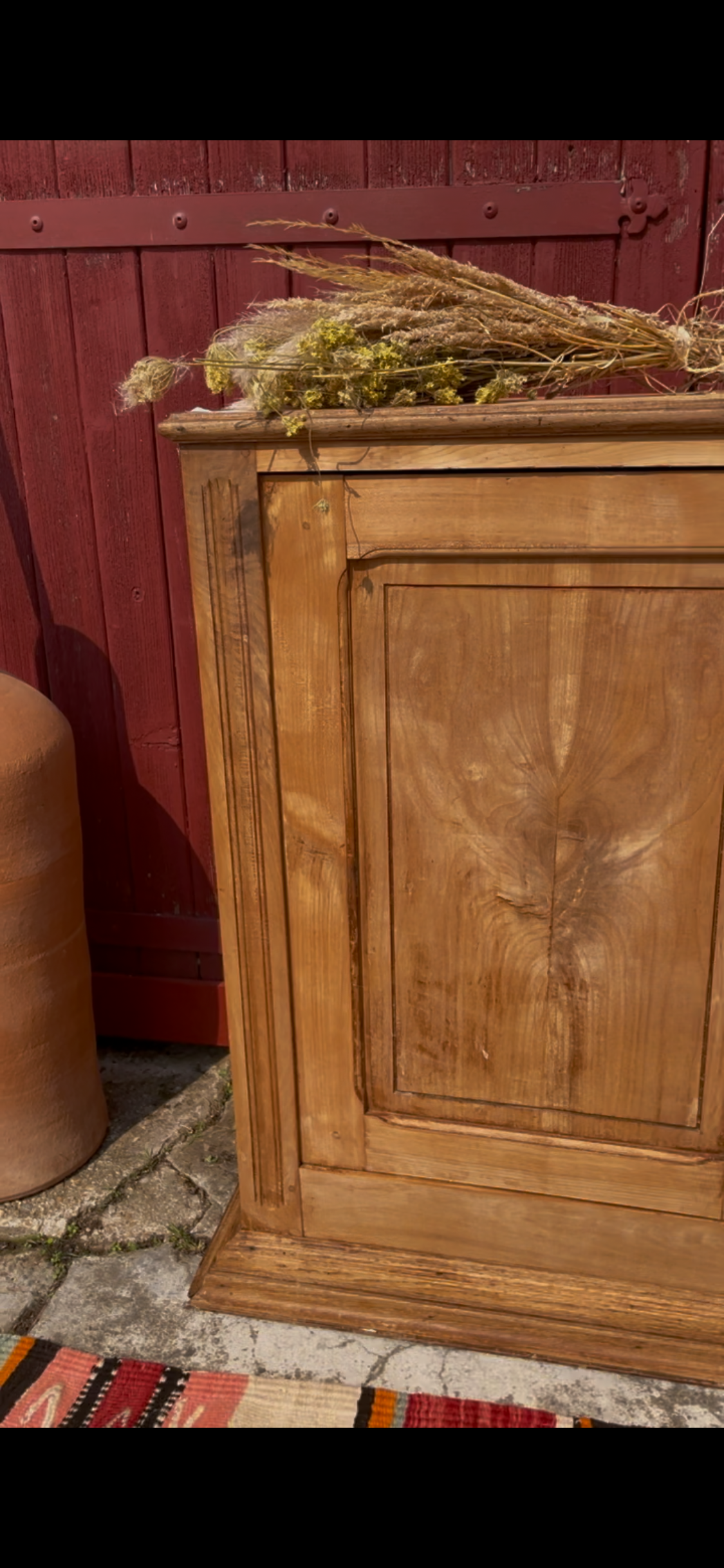 Buffet parisien en bois massif brut et décapé