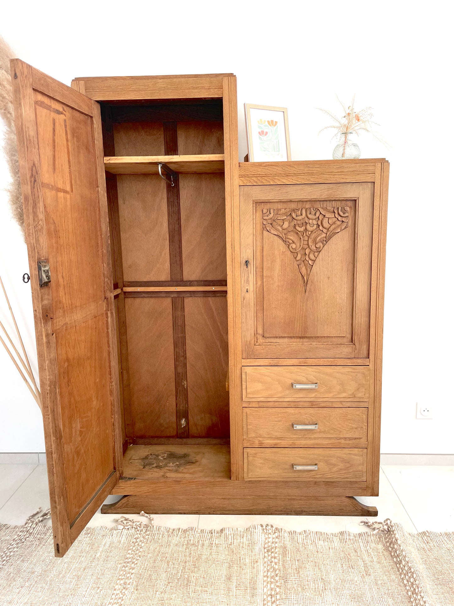 « Sym-Sym », Armoire Asymetrique Art deco bois brut