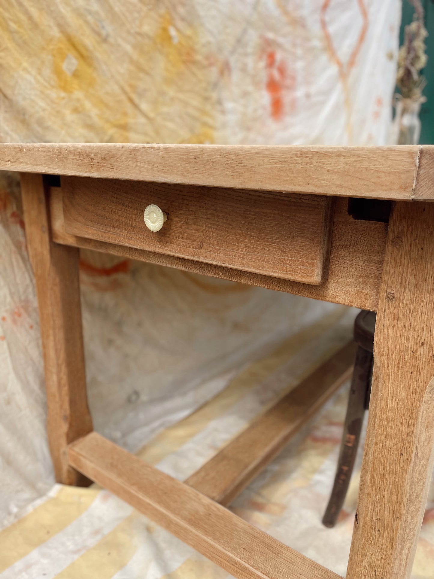Grande table de ferme en bois décapé – 220 x 90 cm