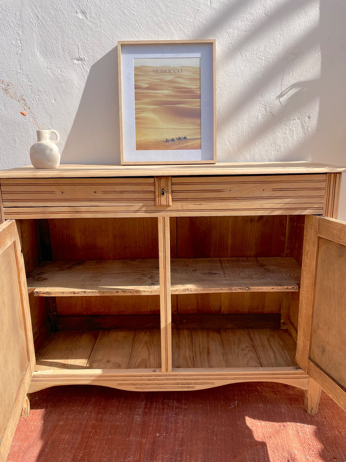 Buffet parisien vintage bois brut - 2 tiroirs et 2 portes