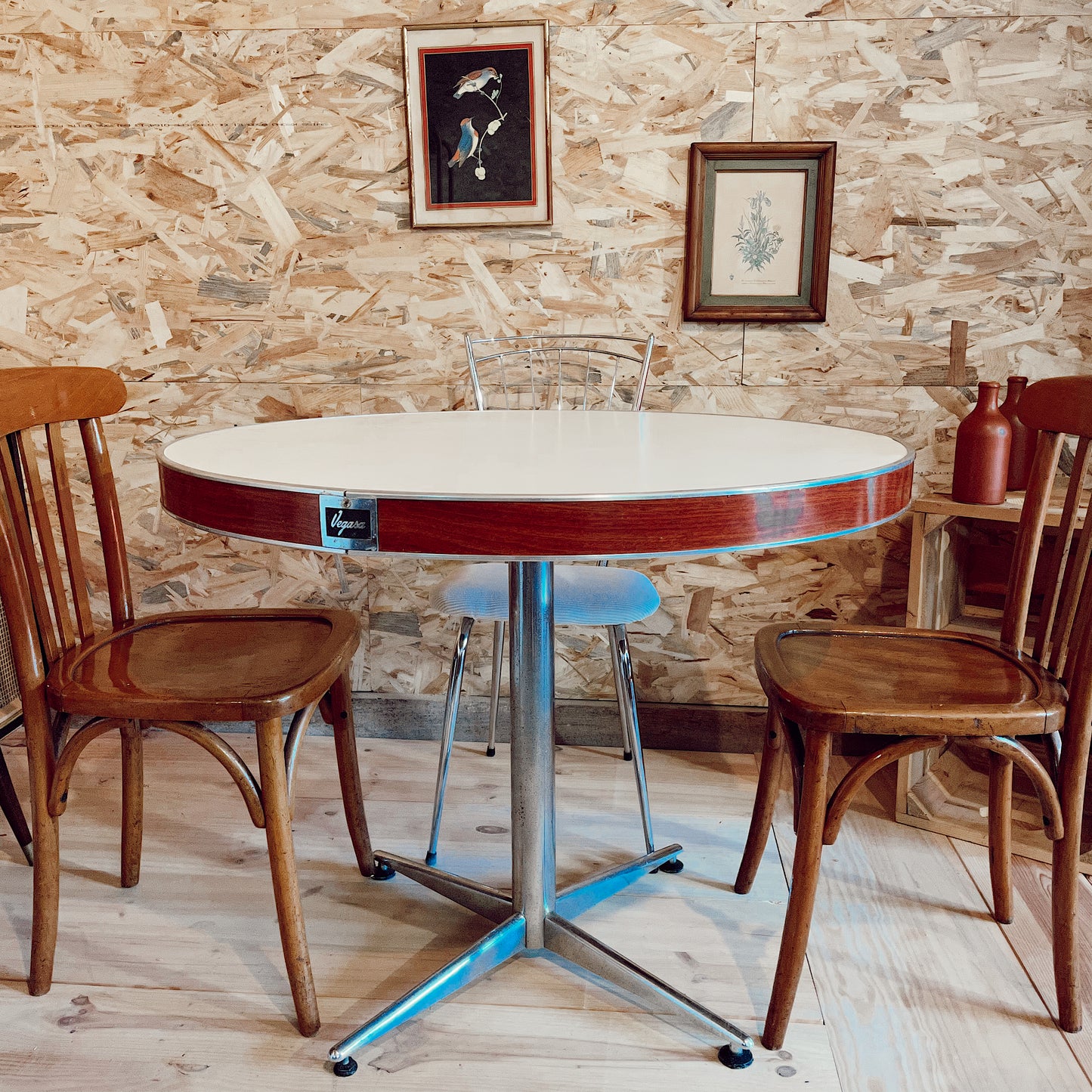 Table ronde Vintage "Vegasa"