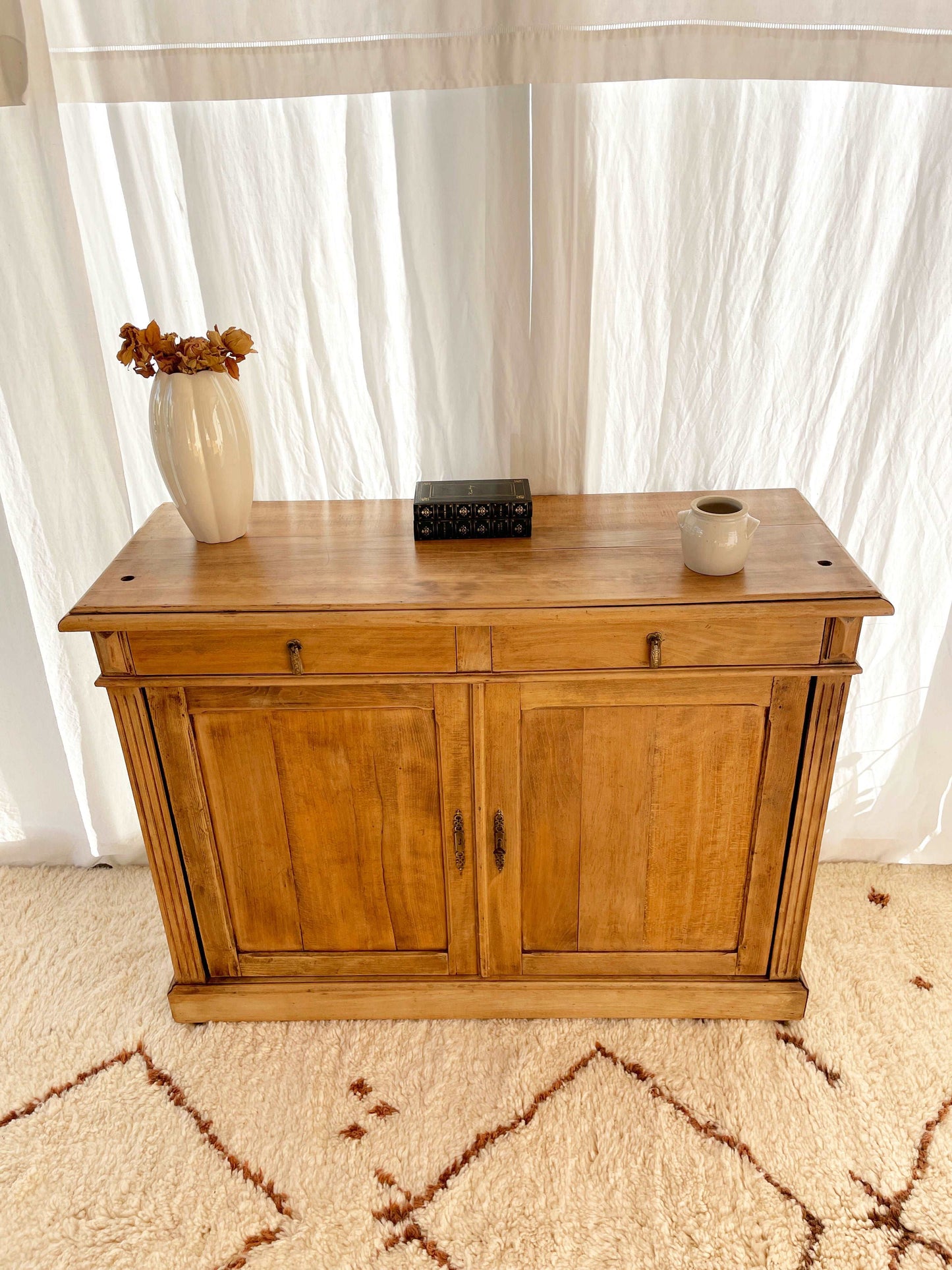 Buffet vintage aspect brut