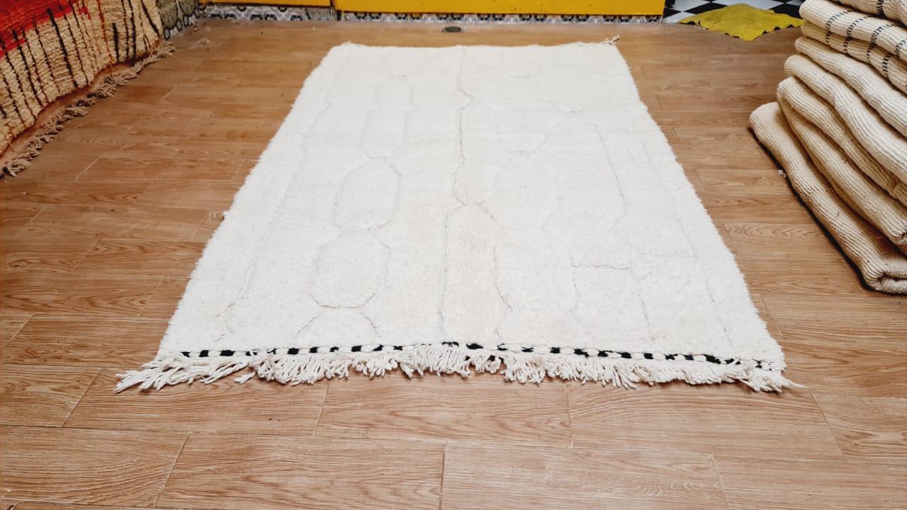 « Nuages», Tapis Berbère Beni Ouarain blanc et noir