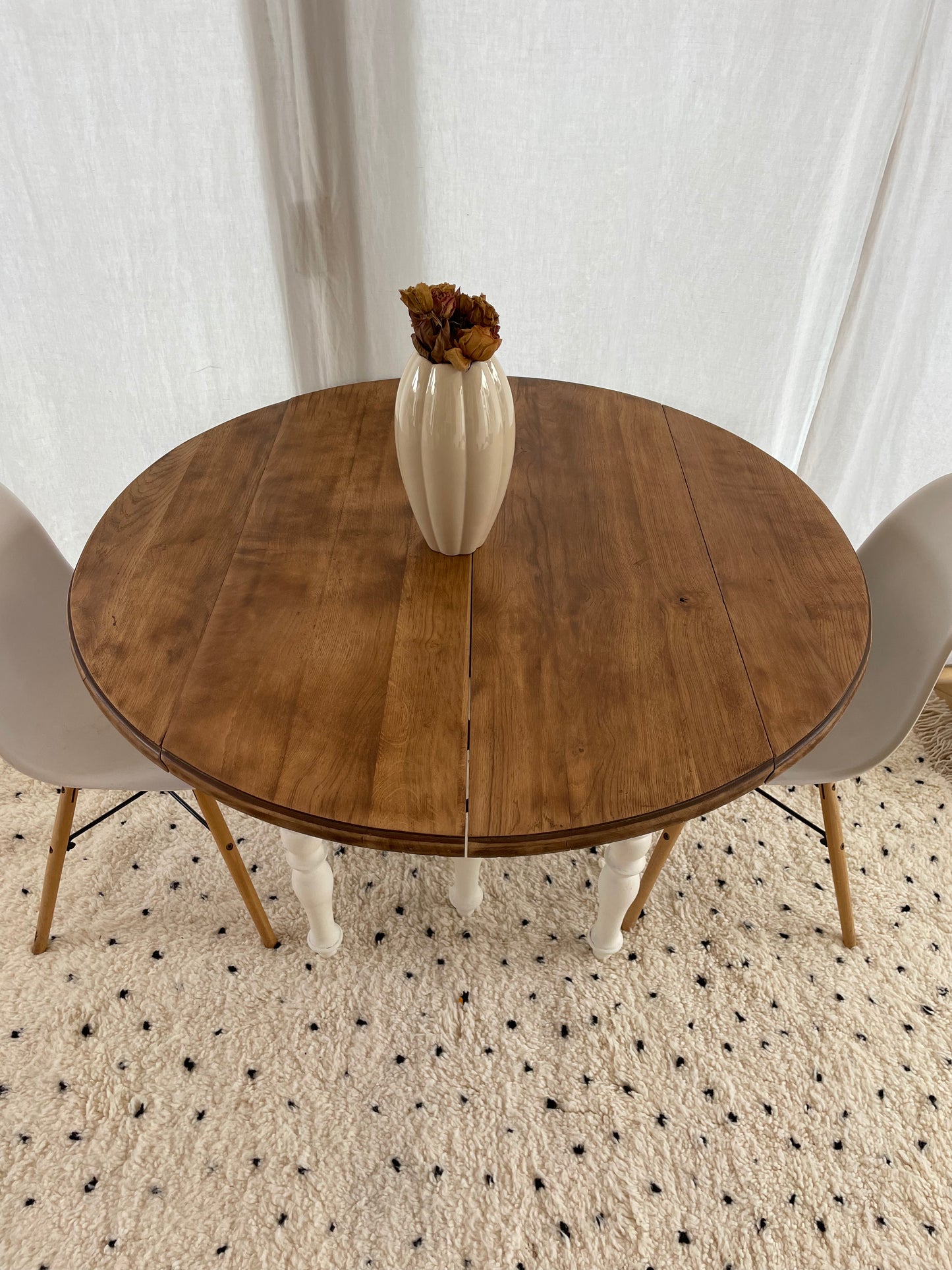 Table ronde extensible en bois brut « boho »